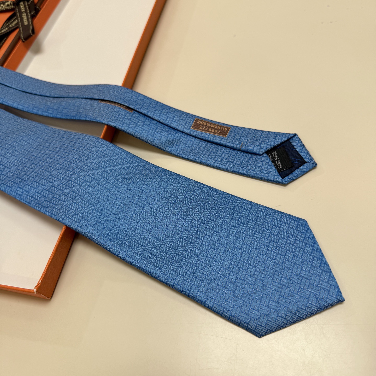 🌾新色，男士新款领带系列【H 24提花领带】👔👔，稀有H家每年都有一千条不同印花的领带面世，从最初的多以