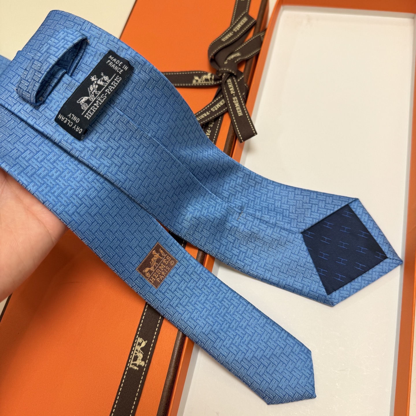 🌾新色，男士新款领带系列【H 24提花领带】👔👔，稀有H家每年都有一千条不同印花的领带面世，从最初的多以