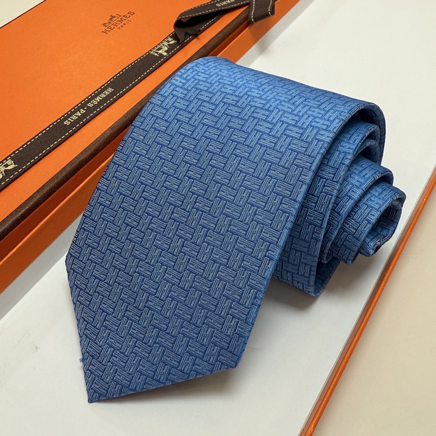 🌾新色，男士新款领带系列【H 24提花领带】👔👔，稀有H家每年都有一千条不同印花的领带面世，从最初的多以