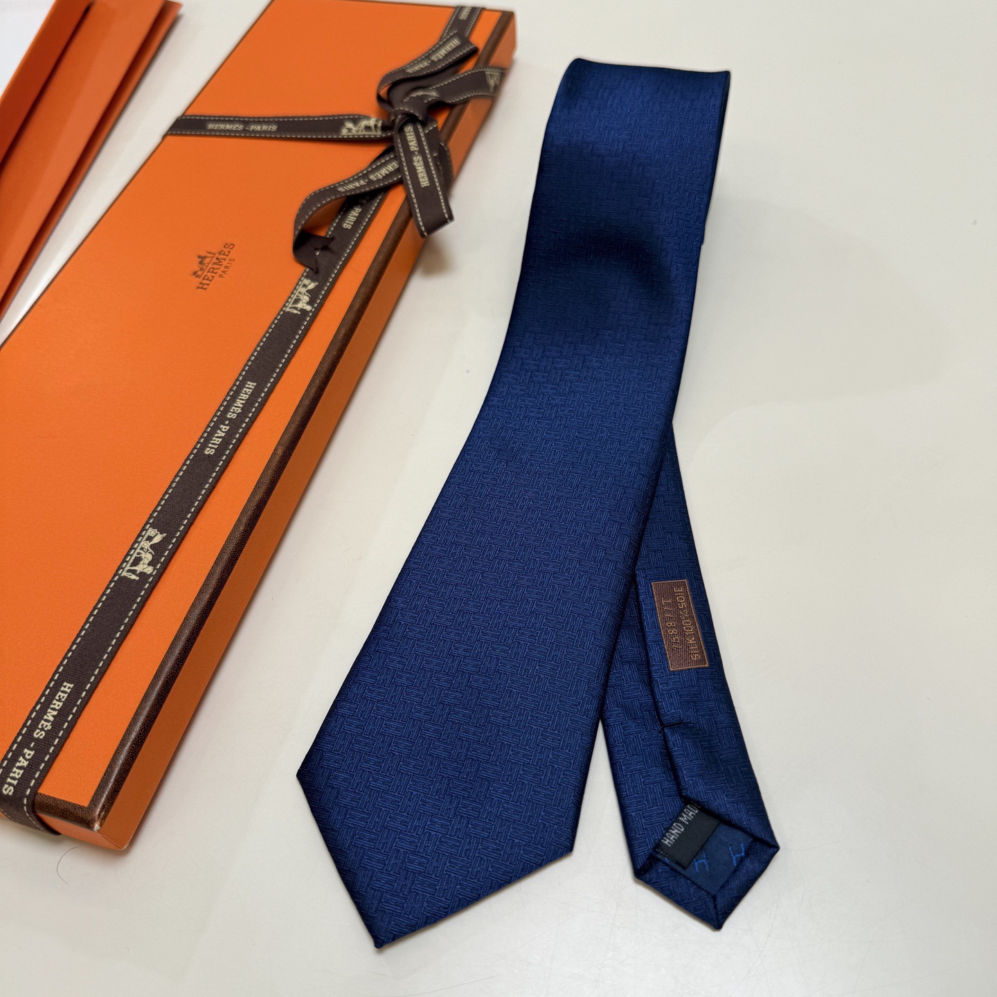 🌾新色，男士新款领带系列【H 24提花领带】👔👔，稀有H家每年都有一千条不同印花的领带面世，从最初的多以