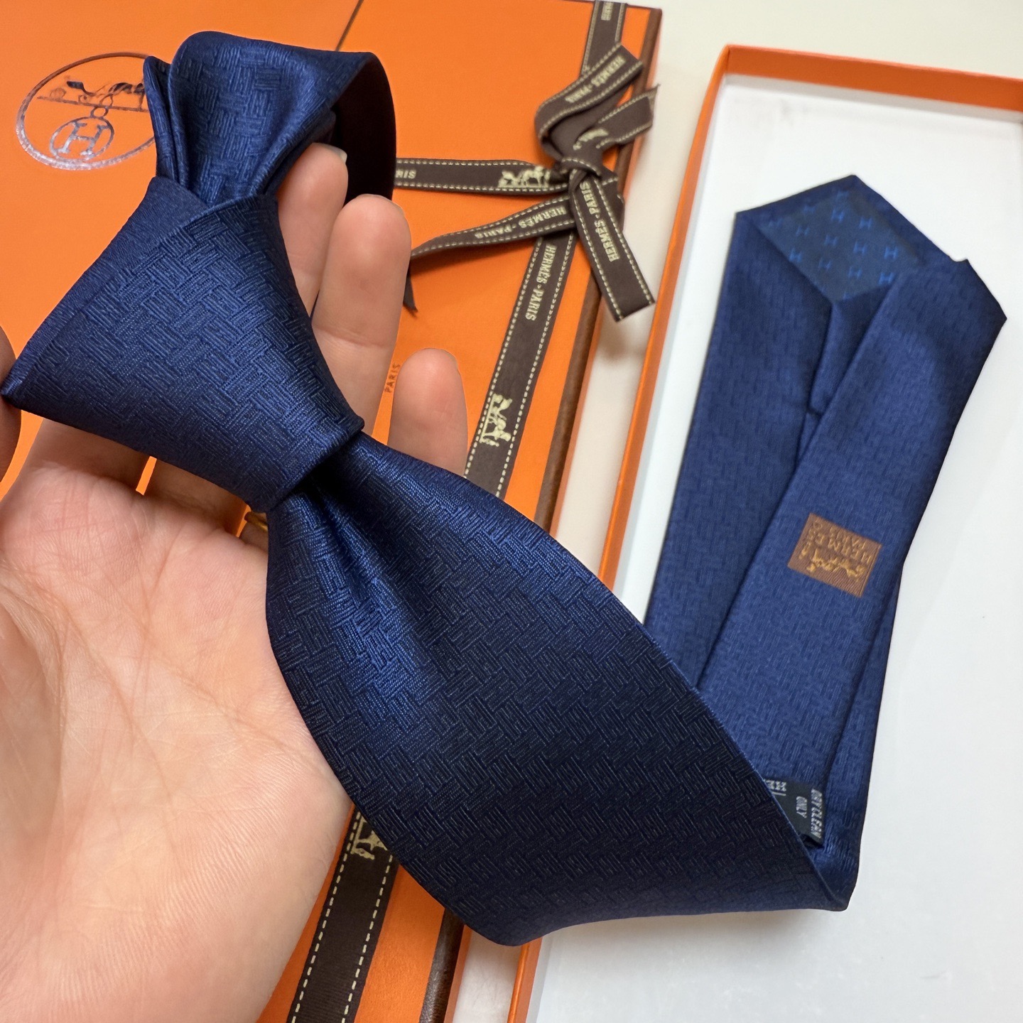 🌾新色，男士新款领带系列【H 24提花领带】👔👔，稀有H家每年都有一千条不同印花的领带面世，从最初的多以