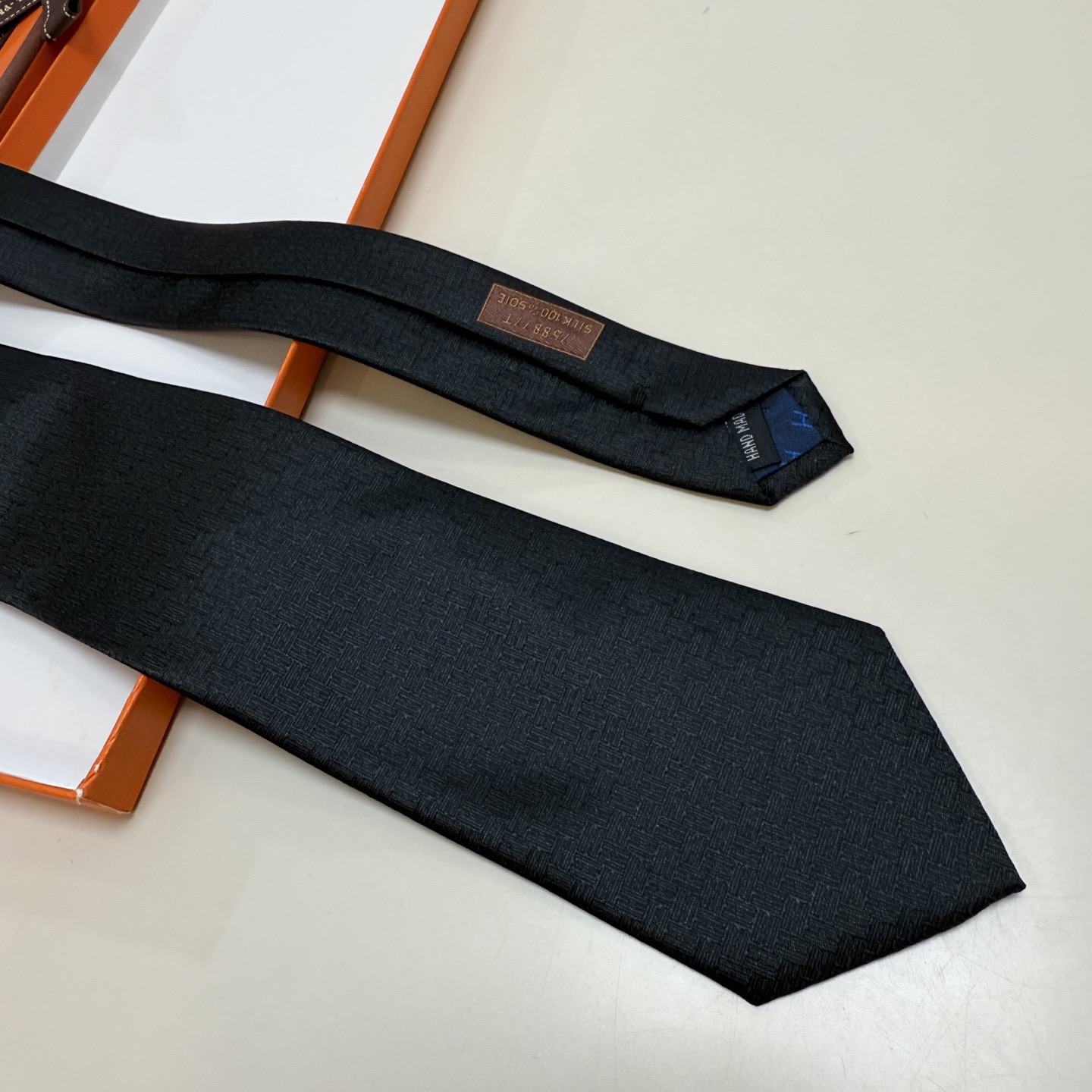 🌾新色，男士新款领带系列【H 24提花领带】👔👔，稀有H家每年都有一千条不同印花的领带面世，从最初的多以