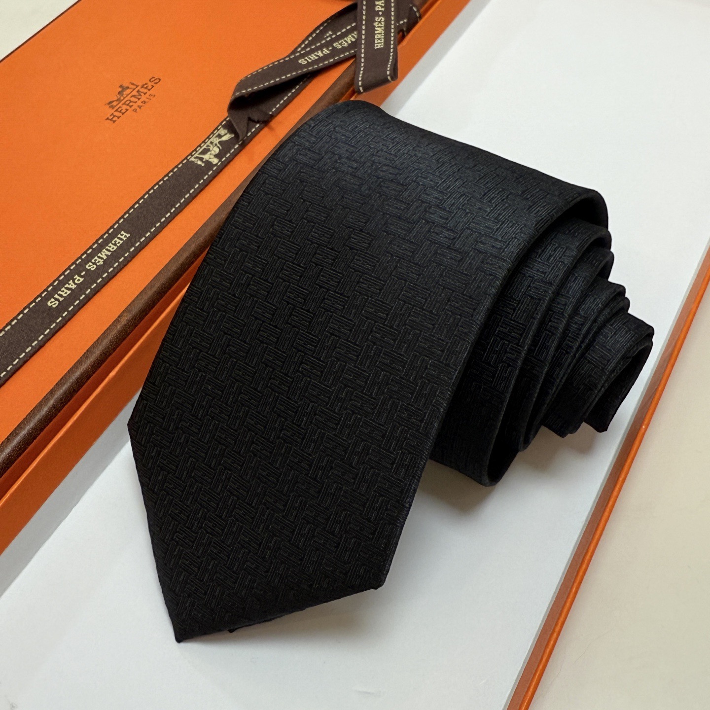 🌾新色，男士新款领带系列【H 24提花领带】👔👔，稀有H家每年都有一千条不同印花的领带面世，从最初的多以