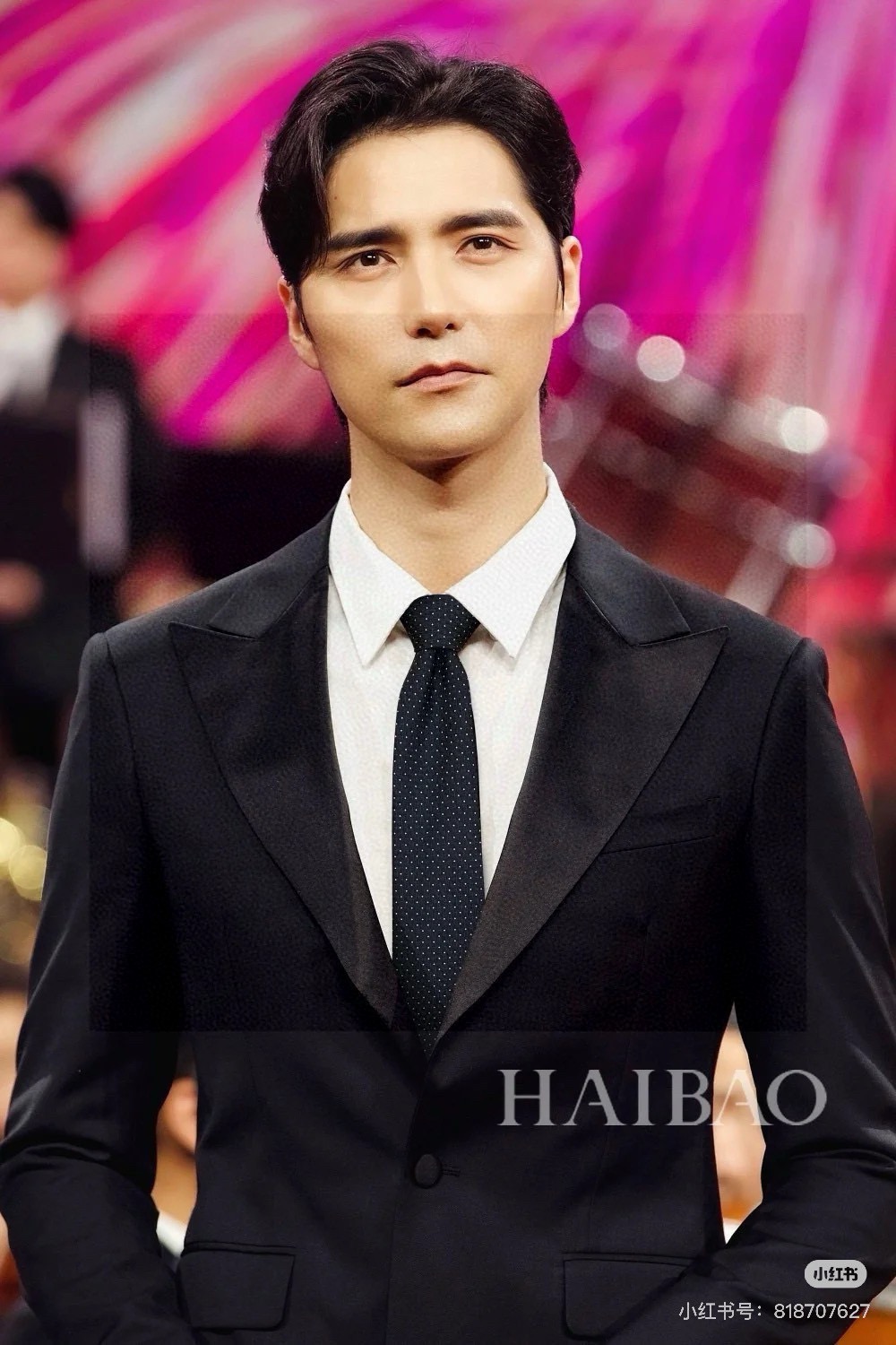 🌾男士新款领带系列【H圆点领带】👔👔，稀有😻😻H家每年都有一千条不同印花的领带面世，从最初的多以几何图案