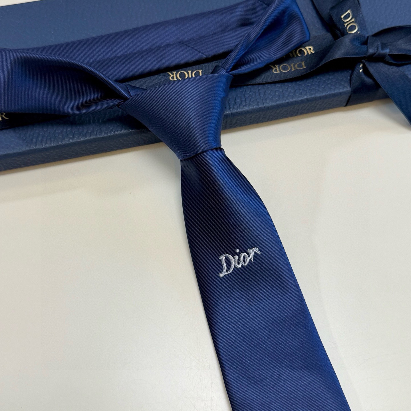 🌾爆款到👏👏新款迪奥领带 👔👔Dior男士稀有😻😻展现精湛手工与时尚优雅的理想选择，这款采用DO家最经典