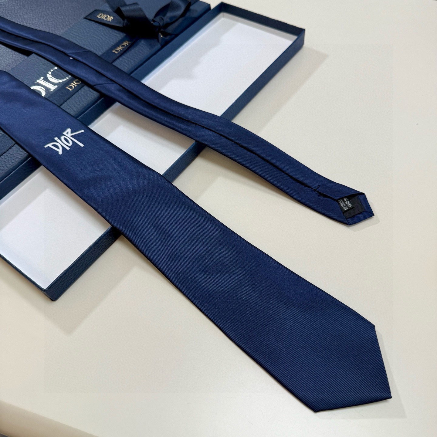 🌾爆款到👏👏新款迪奥领带 👔👔Dior男士稀有😻😻展现精湛手工与时尚优雅的理想选择，这款采用DO家最经典