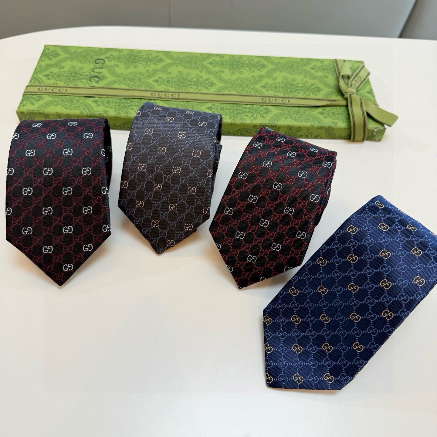 🌾古奇官方同步新款，稀有采用经典小G LOGO提花展现精湛手工与时尚优雅的理想选择，这款领带将标志性完美