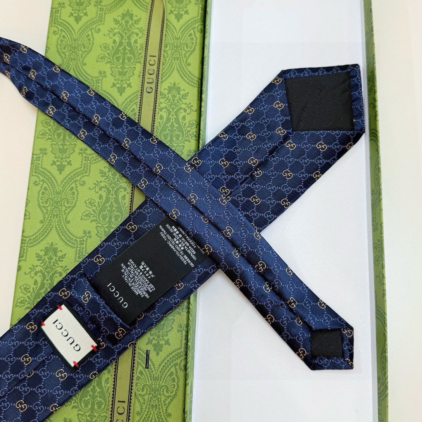 🌾古奇官方同步新款，稀有采用经典小G LOGO提花展现精湛手工与时尚优雅的理想选择，这款领带将标志性完美