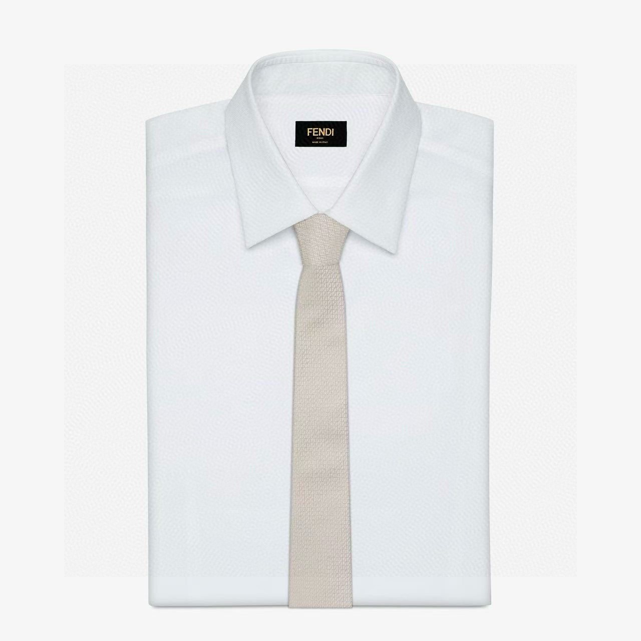 🌾芬迪专柜同步新款领带！实物真的很美，男士芬迪爆款领带👔👔，稀有😻😻展现精湛手工与时尚优雅的理想选择，这