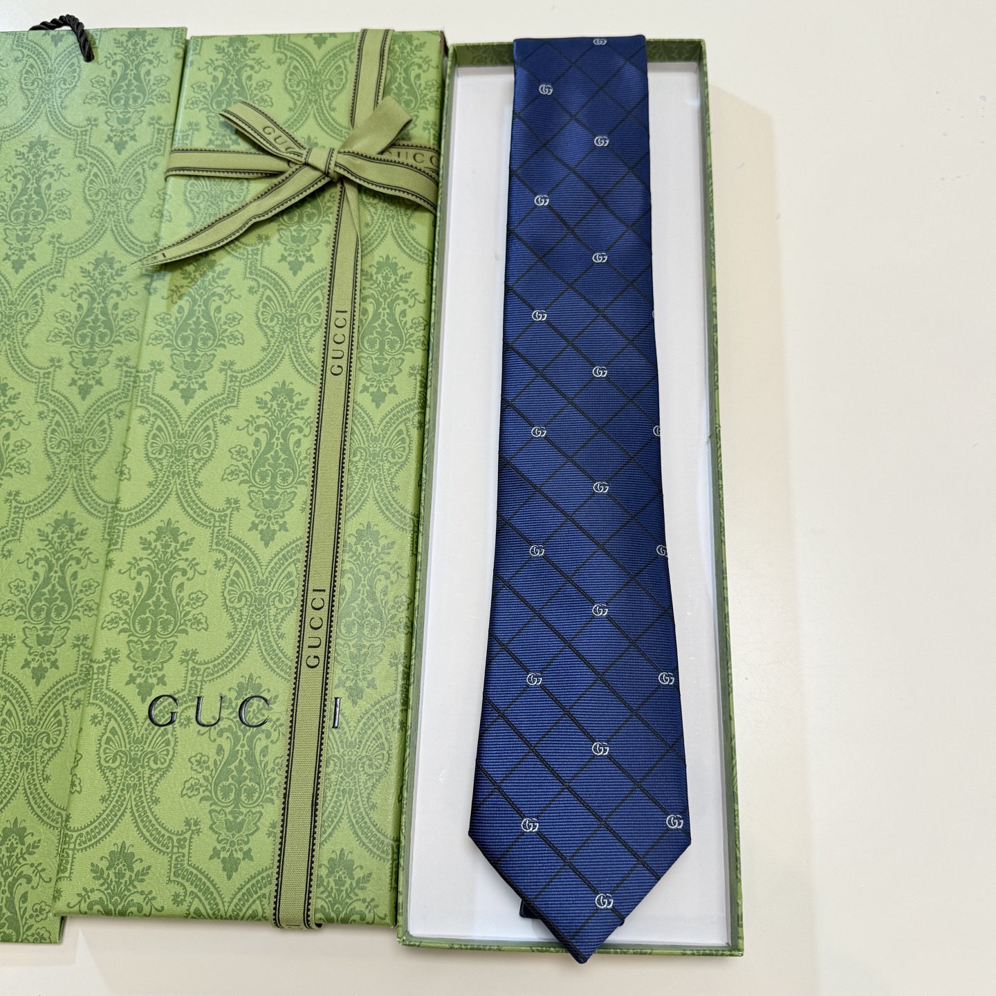 🌾上新！G家专柜新款男士领带【双G格纹领带】👔👔，稀有采用经典小G 搭配交叉线条格纹展现精湛手工与时尚优