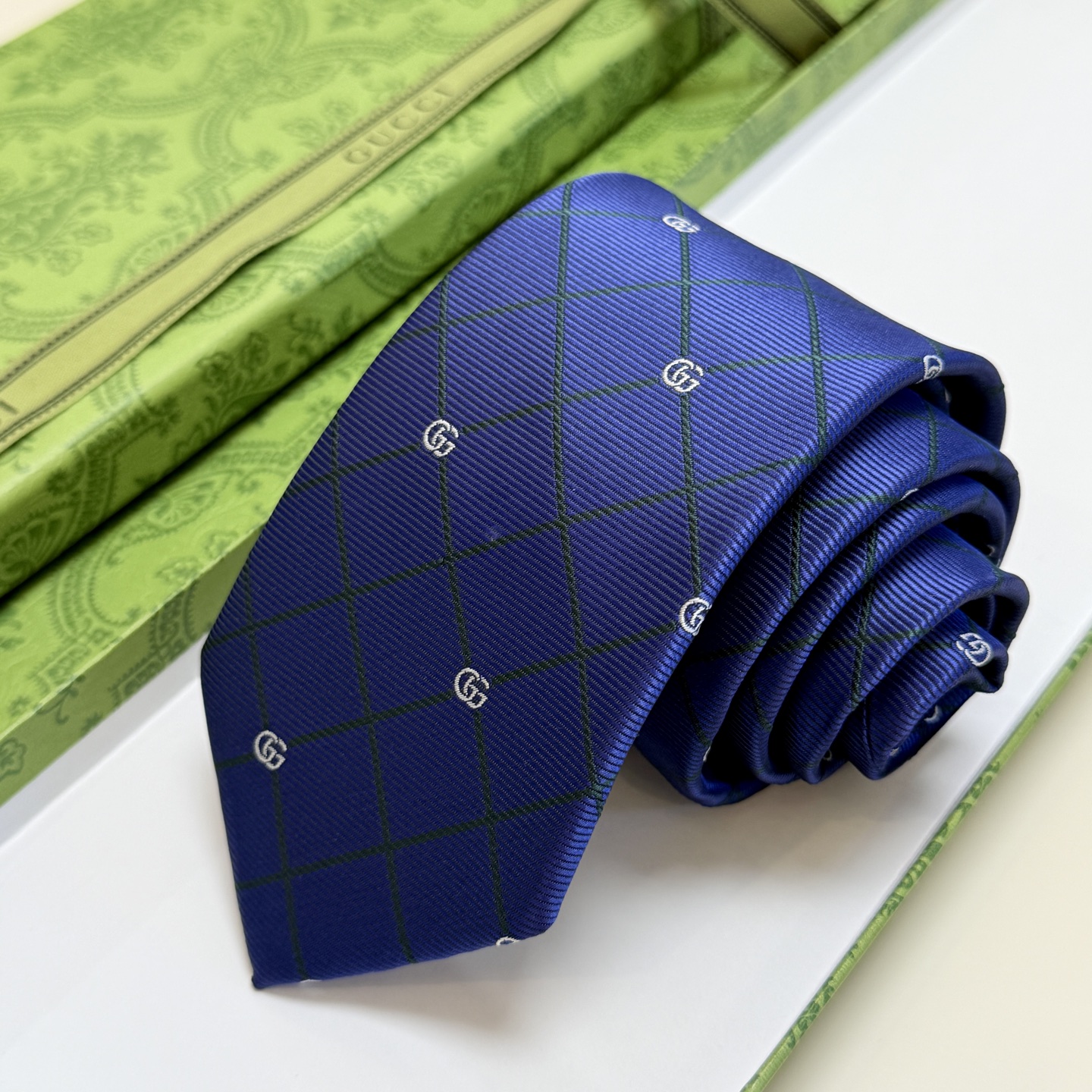 🌾上新！G家专柜新款男士领带【双G格纹领带】👔👔，稀有采用经典小G 搭配交叉线条格纹展现精湛手工与时尚优
