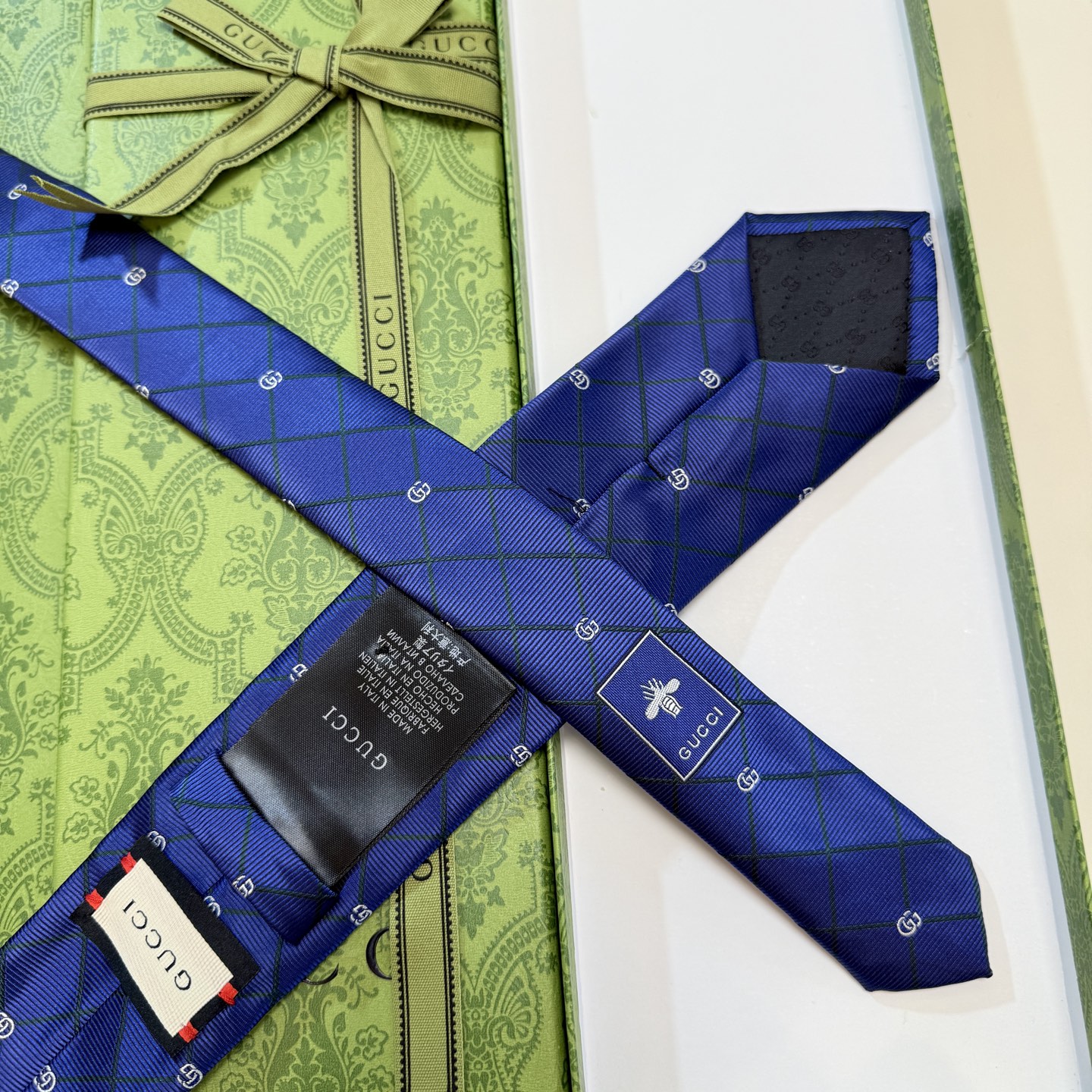 🌾上新！G家专柜新款男士领带【双G格纹领带】👔👔，稀有采用经典小G 搭配交叉线条格纹展现精湛手工与时尚优