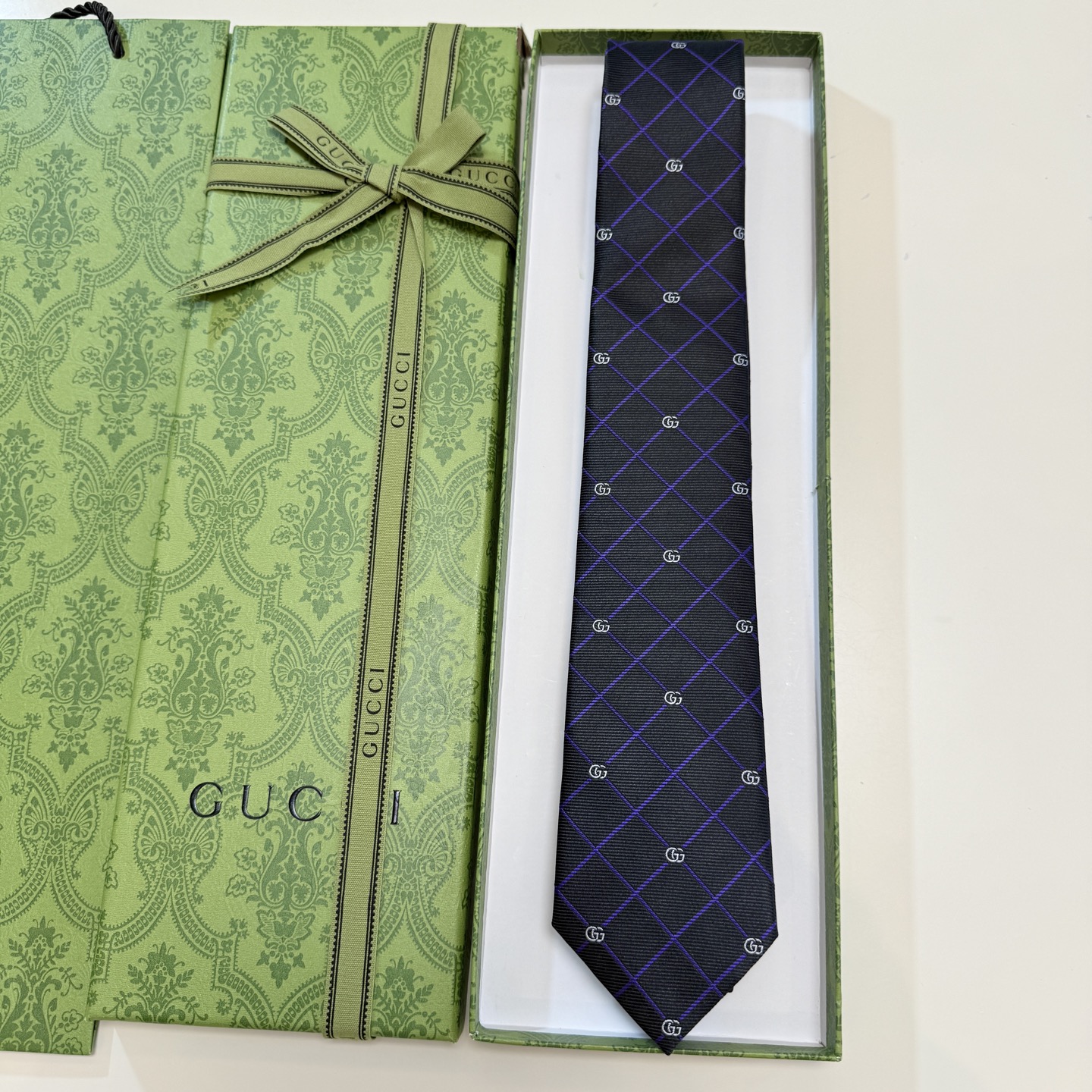 🌾上新！G家专柜新款男士领带【双G格纹领带】👔👔，稀有采用经典小G 搭配交叉线条格纹展现精湛手工与时尚优