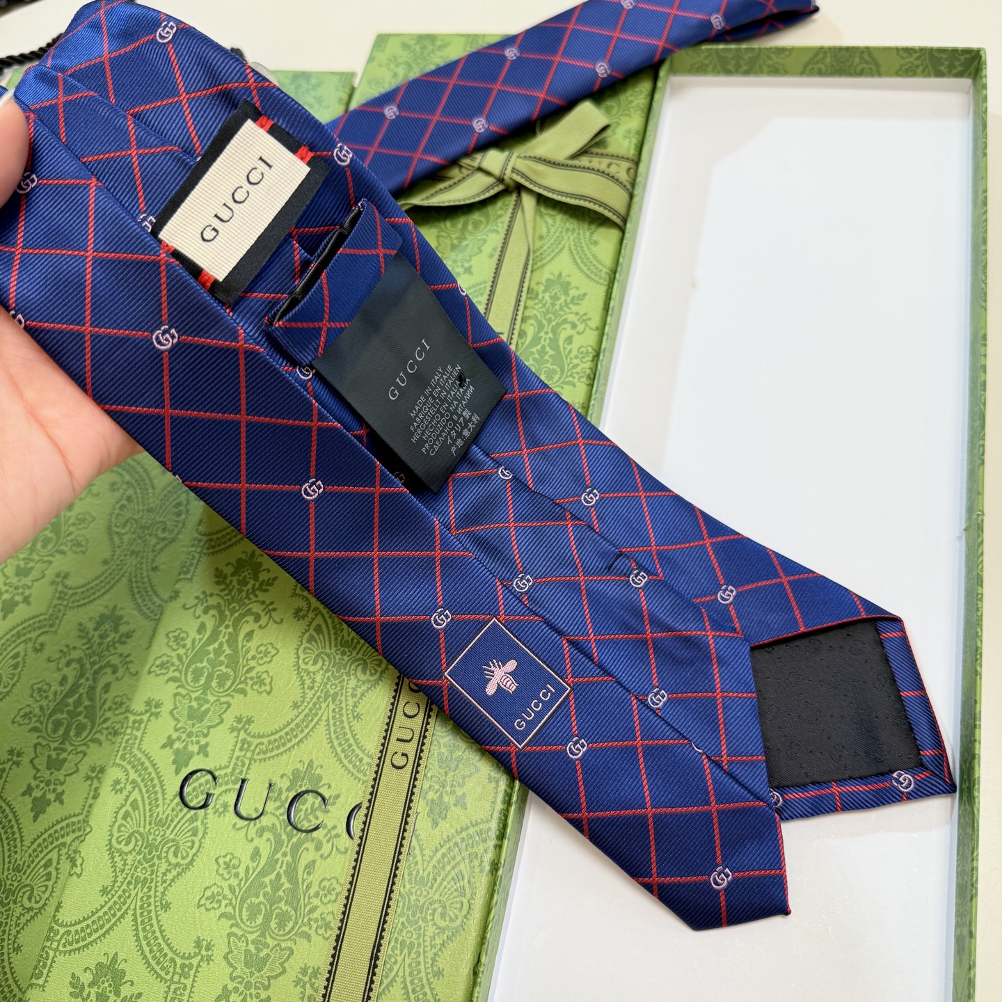 🌾上新！G家专柜新款男士领带【双G格纹领带】👔👔，稀有采用经典小G 搭配交叉线条格纹展现精湛手工与时尚优