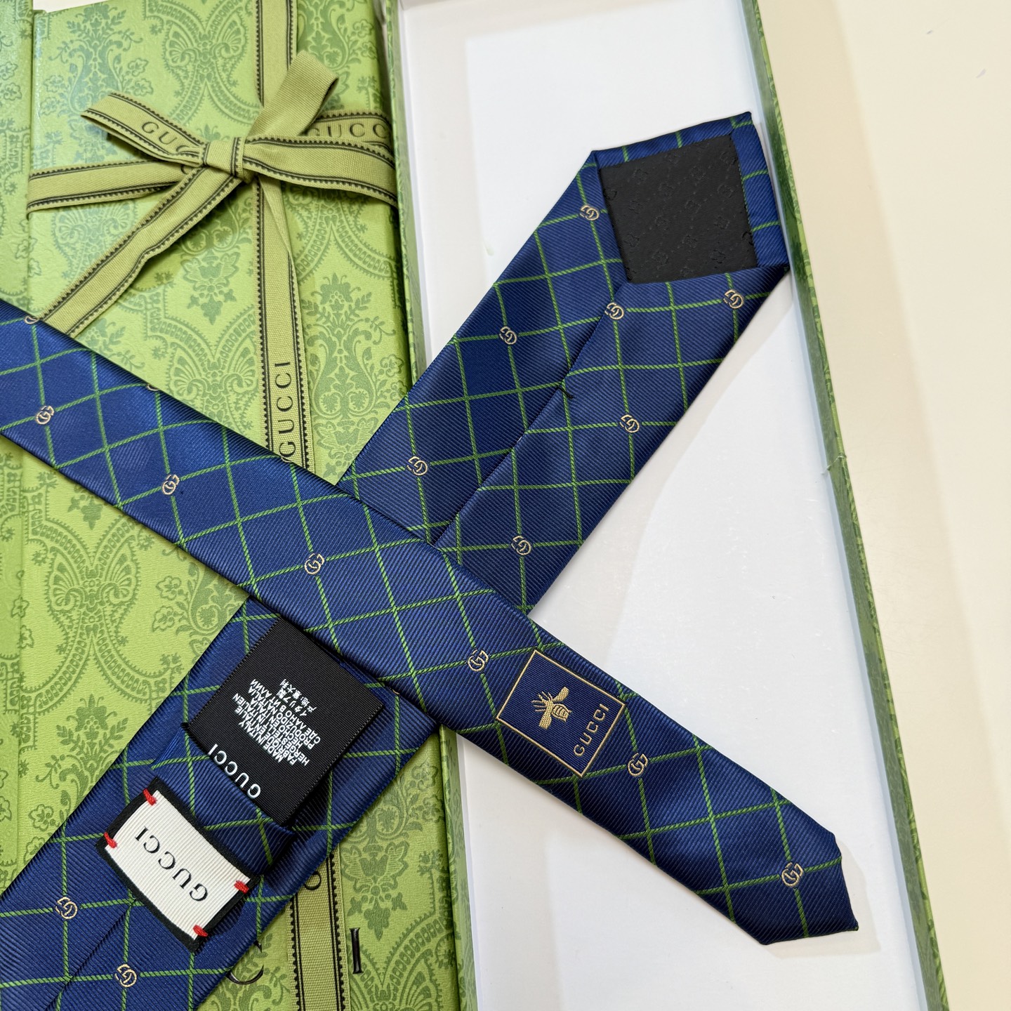 🌾上新！G家专柜新款男士领带【双G格纹领带】👔👔，稀有采用经典小G 搭配交叉线条格纹展现精湛手工与时尚优