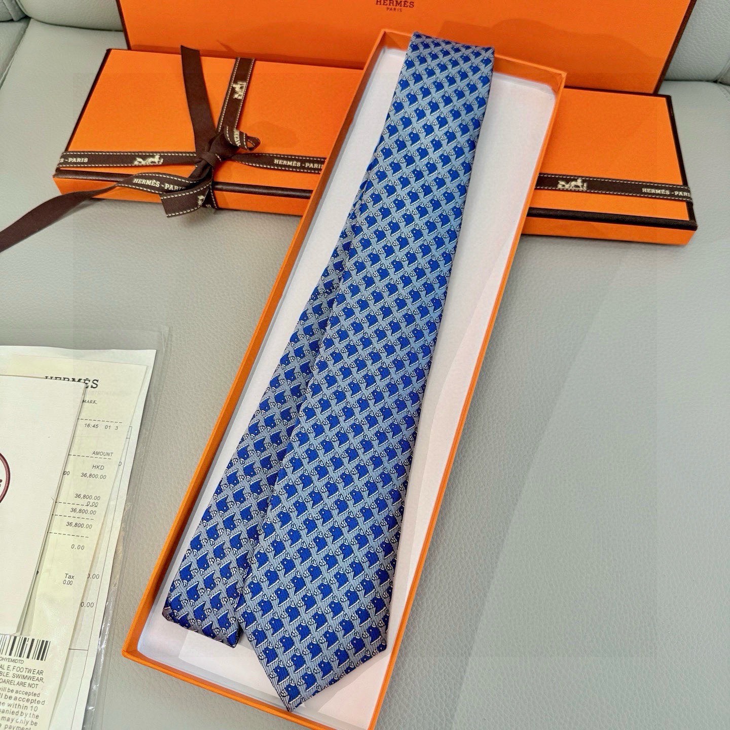 🌾，马头男士领带👔👔，稀有爱马仕家每年都有一千条不同印花的领带面世，从最初的多以几何图案表现骑术活动为主