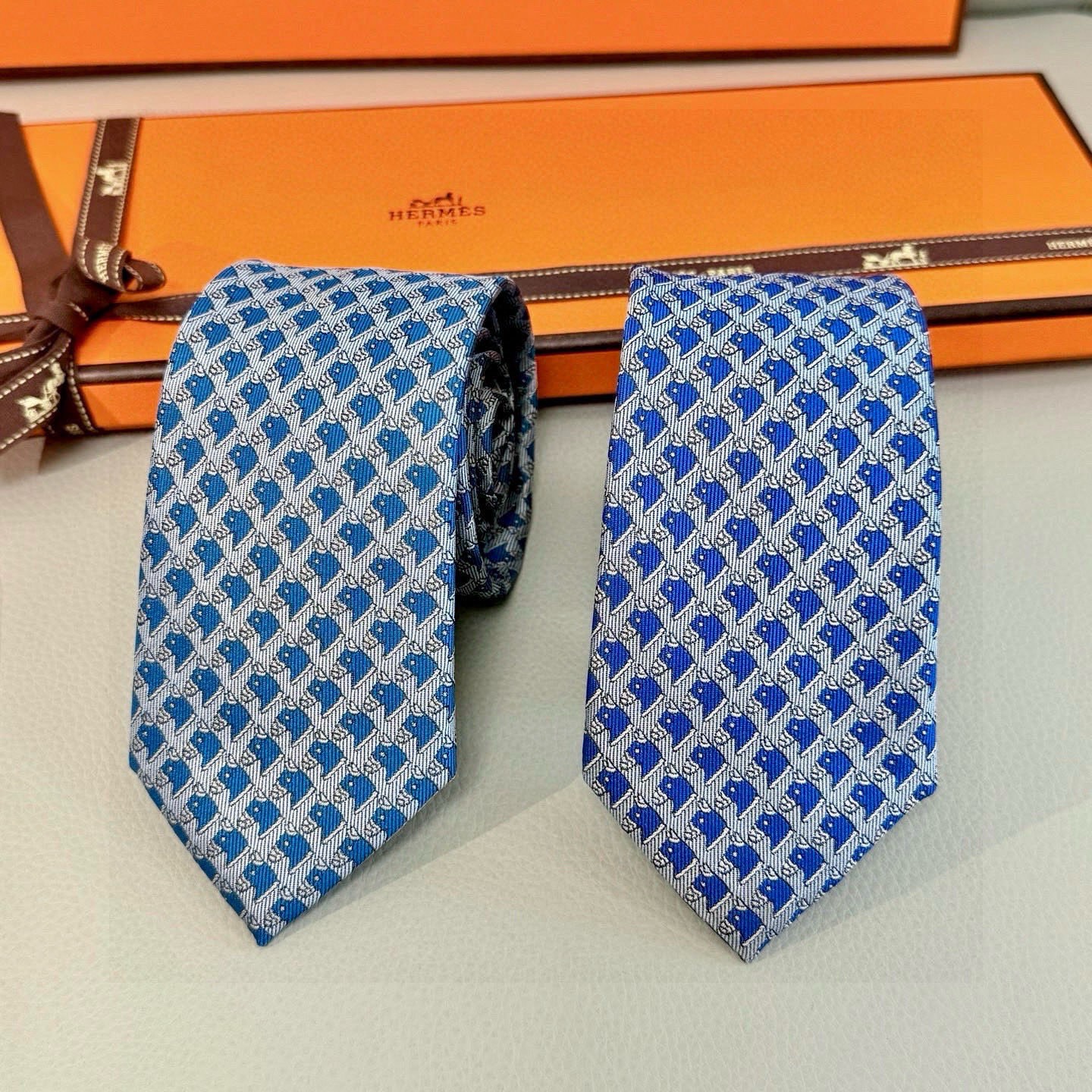 🌾，马头男士领带👔👔，稀有爱马仕家每年都有一千条不同印花的领带面世，从最初的多以几何图案表现骑术活动为主