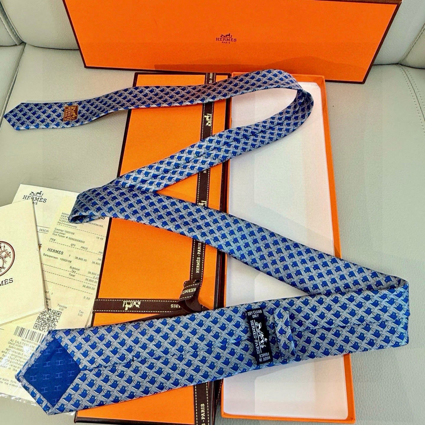 🌾，马头男士领带👔👔，稀有爱马仕家每年都有一千条不同印花的领带面世，从最初的多以几何图案表现骑术活动为主