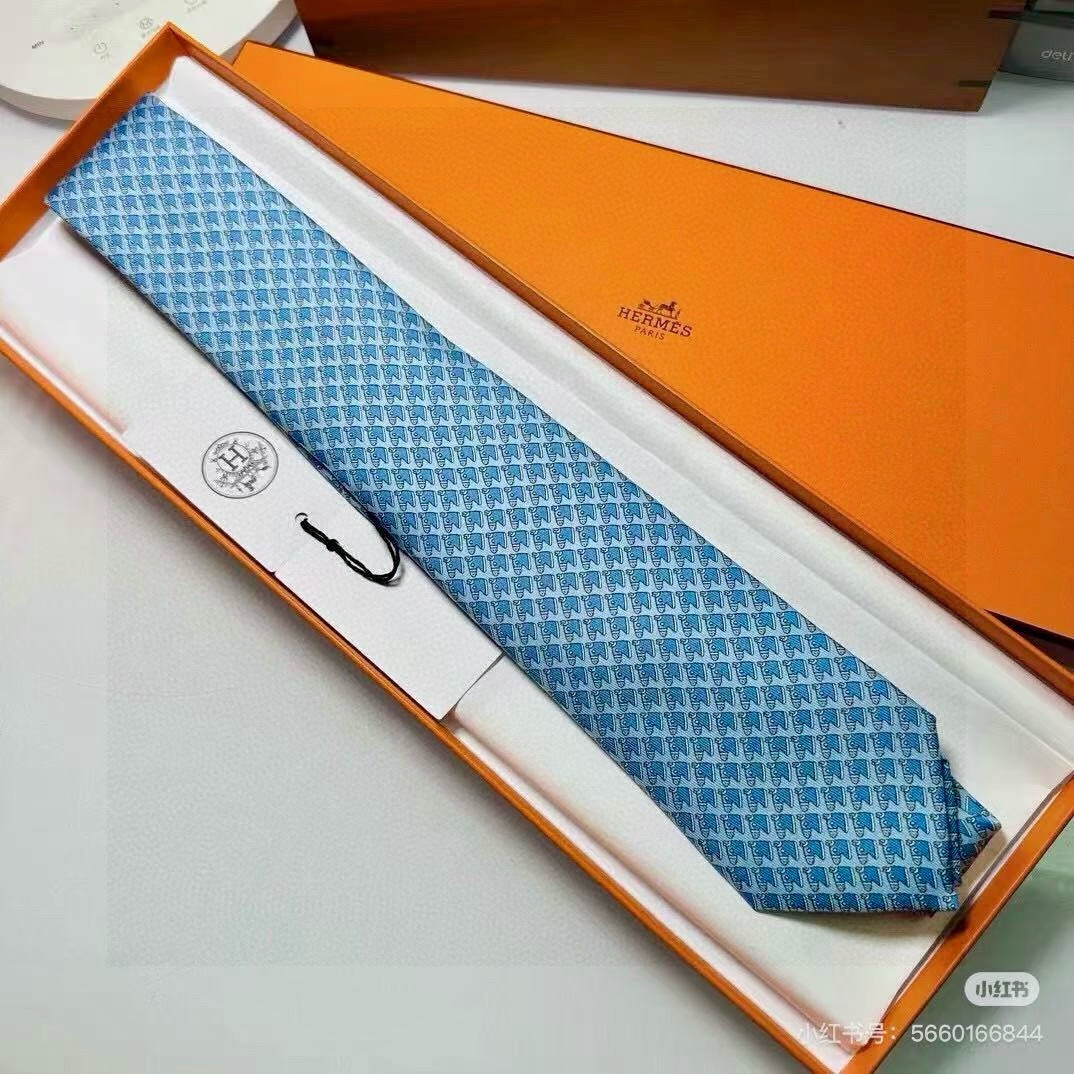 🌾，马头男士领带👔👔，稀有爱马仕家每年都有一千条不同印花的领带面世，从最初的多以几何图案表现骑术活动为主