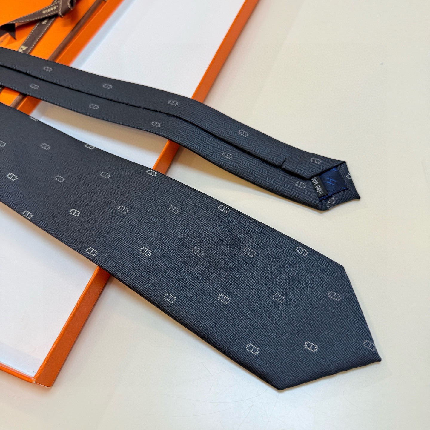 6色到货！🌾 爱马仕官方新款“冬日锚链”领带男士新款领带系列，稀有H家每年都有一千条不同印花的领带面世，