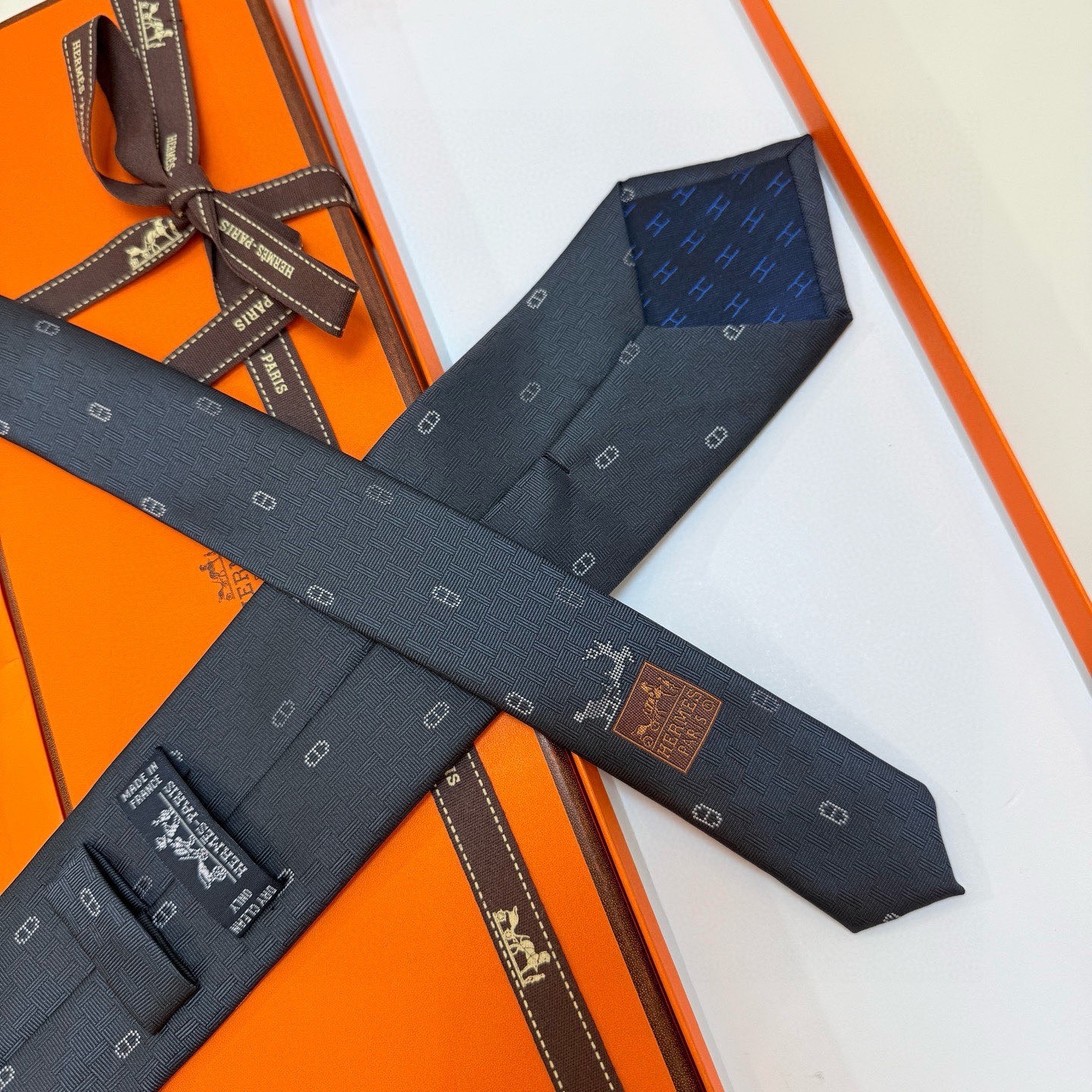 6色到货！🌾 爱马仕官方新款“冬日锚链”领带男士新款领带系列，稀有H家每年都有一千条不同印花的领带面世，