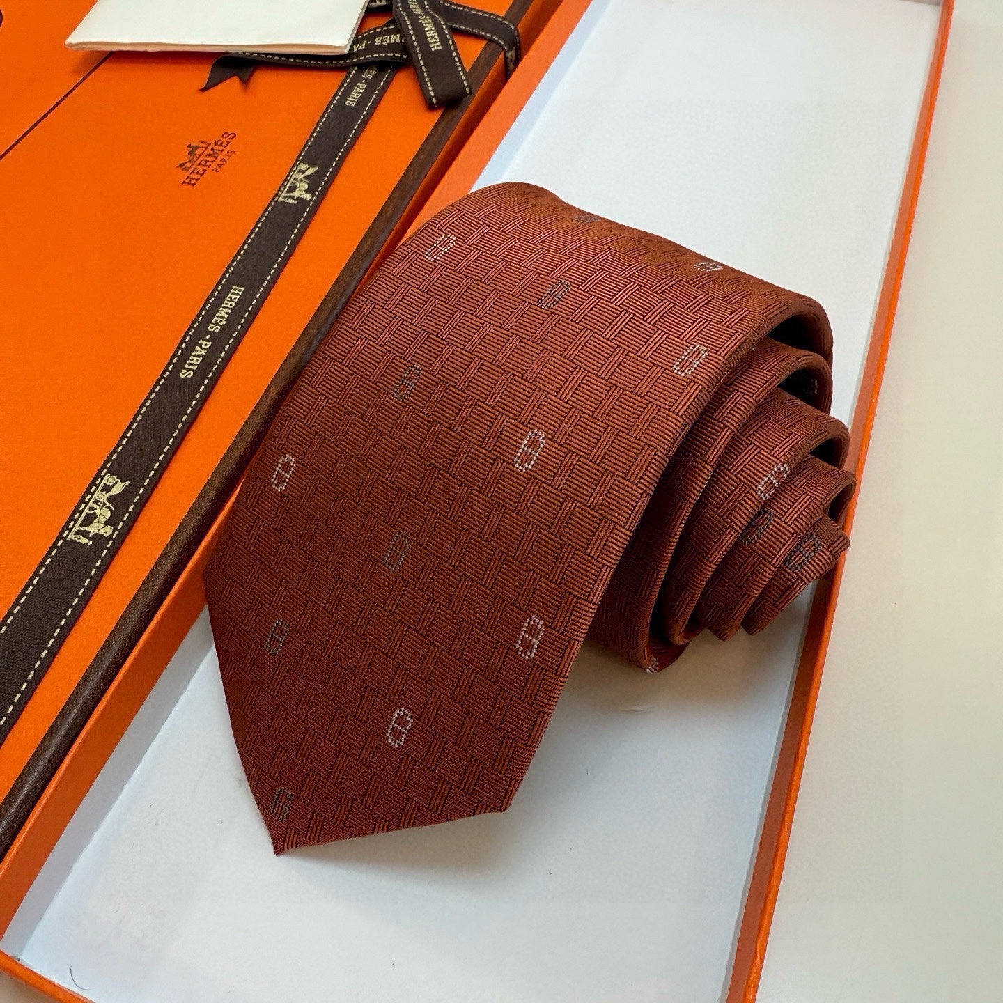 6色到货！🌾 爱马仕官方新款“冬日锚链”领带男士新款领带系列，稀有H家每年都有一千条不同印花的领带面世，