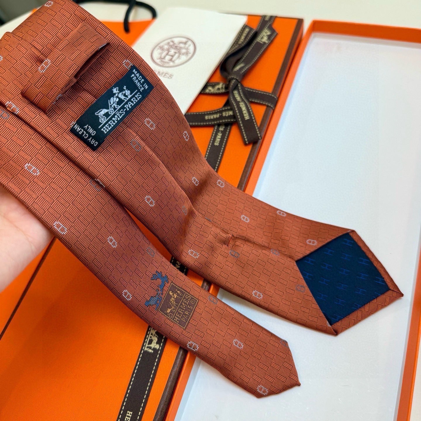 6色到货！🌾 爱马仕官方新款“冬日锚链”领带男士新款领带系列，稀有H家每年都有一千条不同印花的领带面世，
