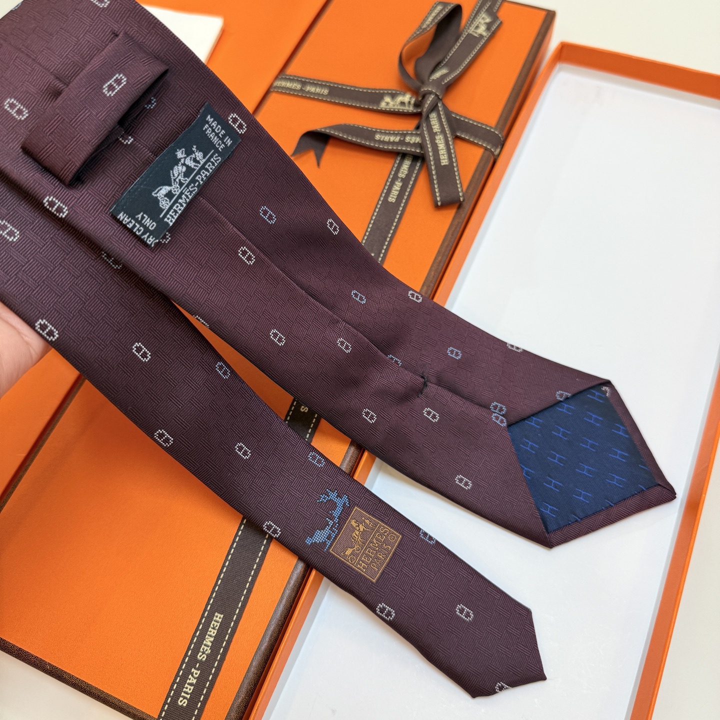 6色到货！🌾 爱马仕官方新款“冬日锚链”领带男士新款领带系列，稀有H家每年都有一千条不同印花的领带面世，