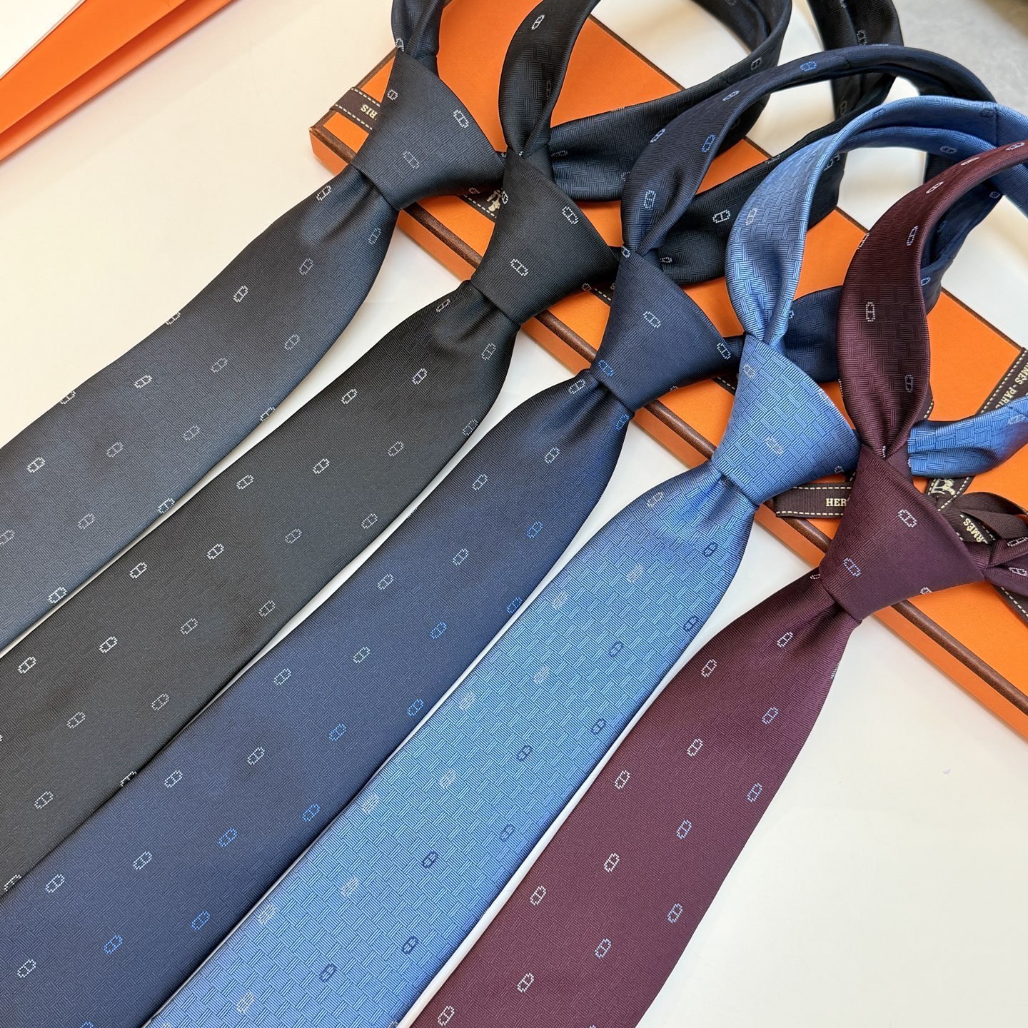 6色到货！🌾 爱马仕官方新款“冬日锚链”领带男士新款领带系列，稀有H家每年都有一千条不同印花的领带面世，