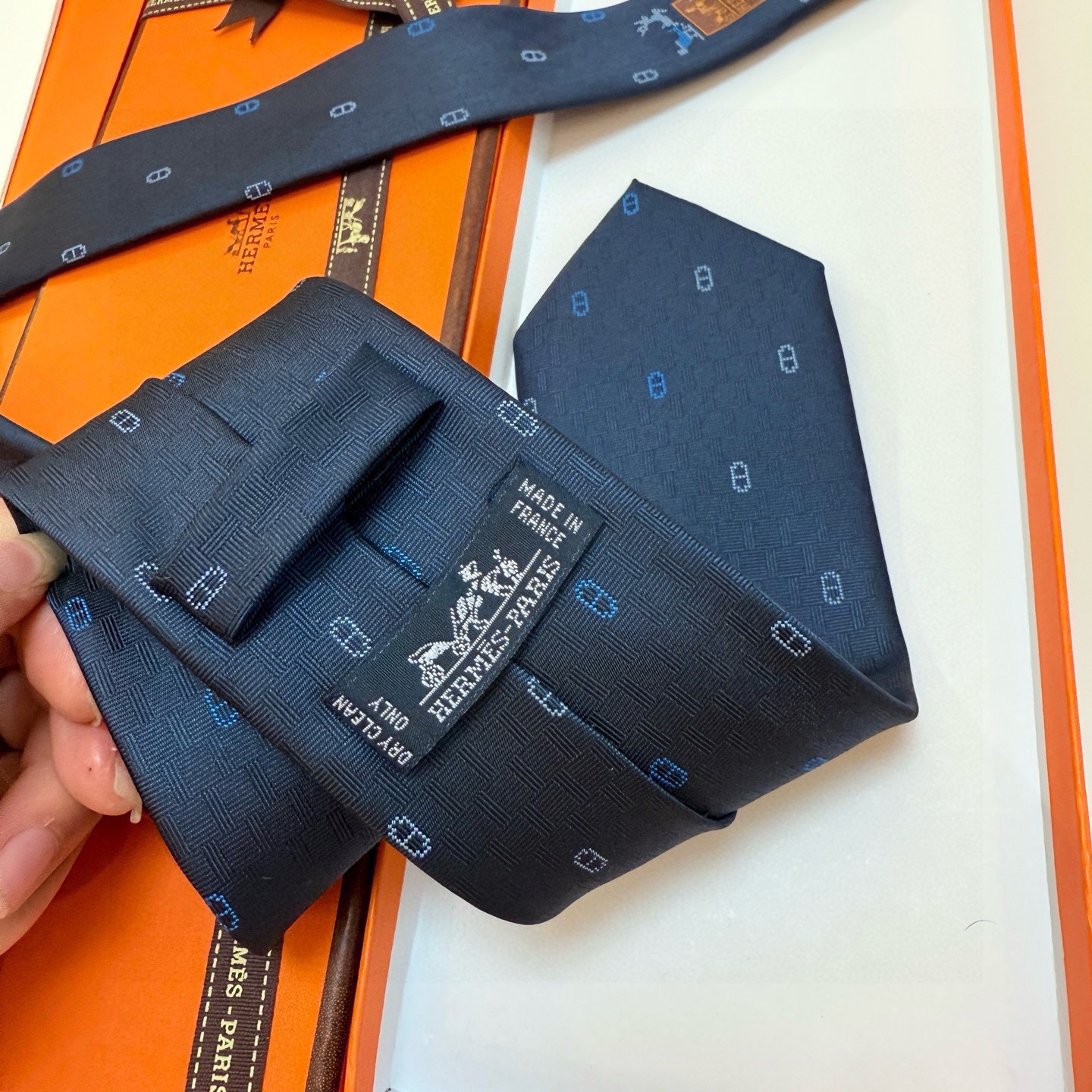 6色到货！🌾 爱马仕官方新款“冬日锚链”领带男士新款领带系列，稀有H家每年都有一千条不同印花的领带面世，