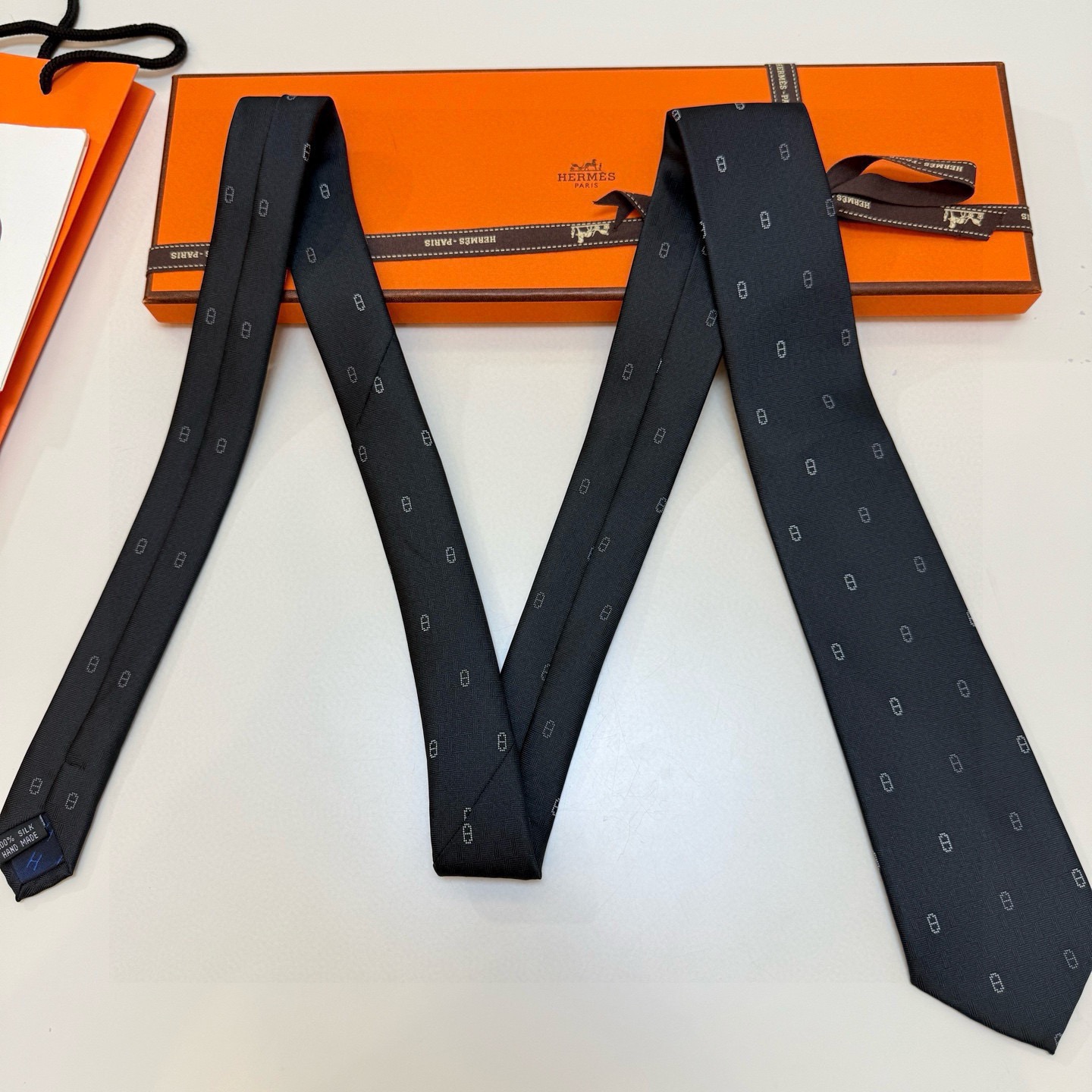 6色到货！🌾 爱马仕官方新款“冬日锚链”领带男士新款领带系列，稀有H家每年都有一千条不同印花的领带面世，