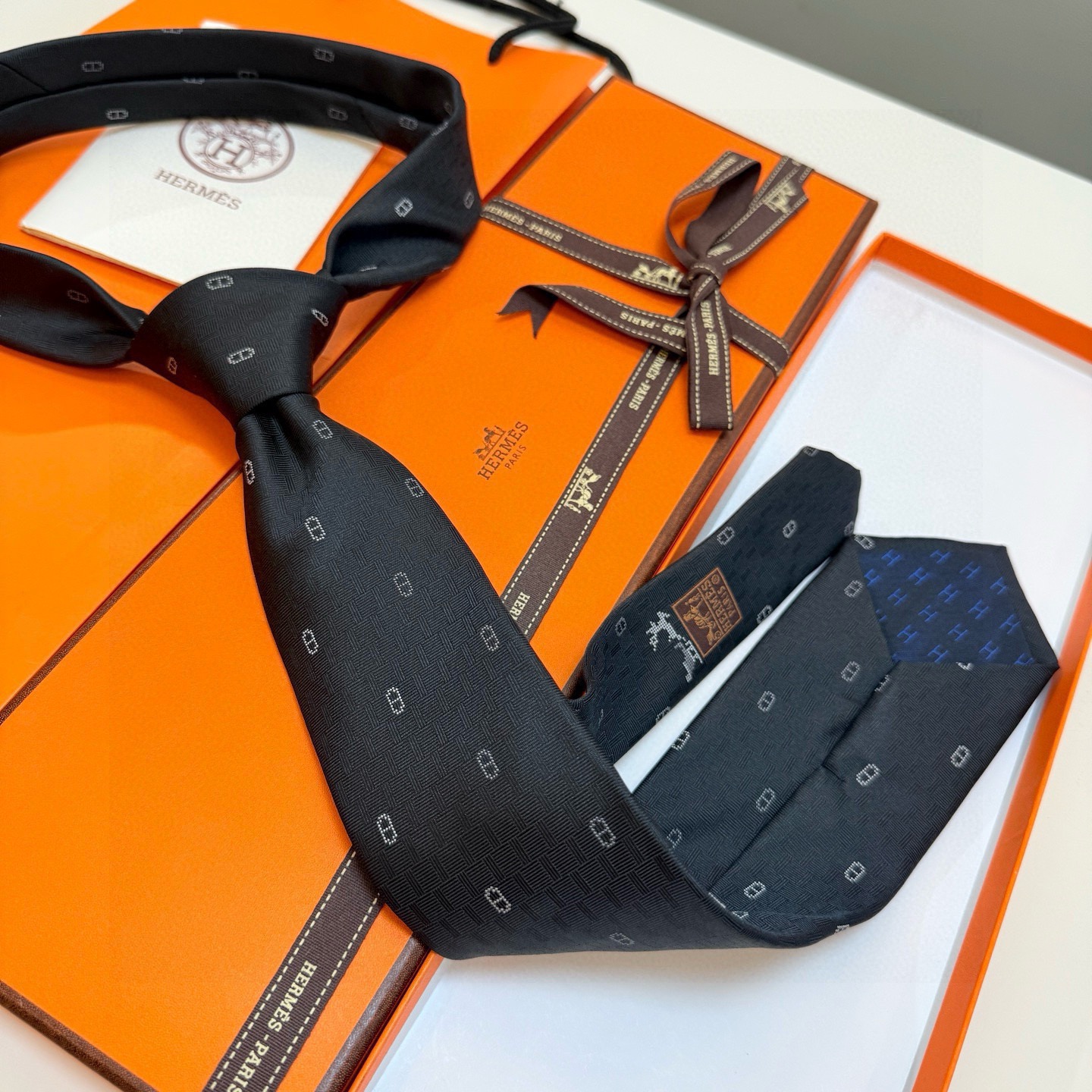 6色到货！🌾 爱马仕官方新款“冬日锚链”领带男士新款领带系列，稀有H家每年都有一千条不同印花的领带面世，