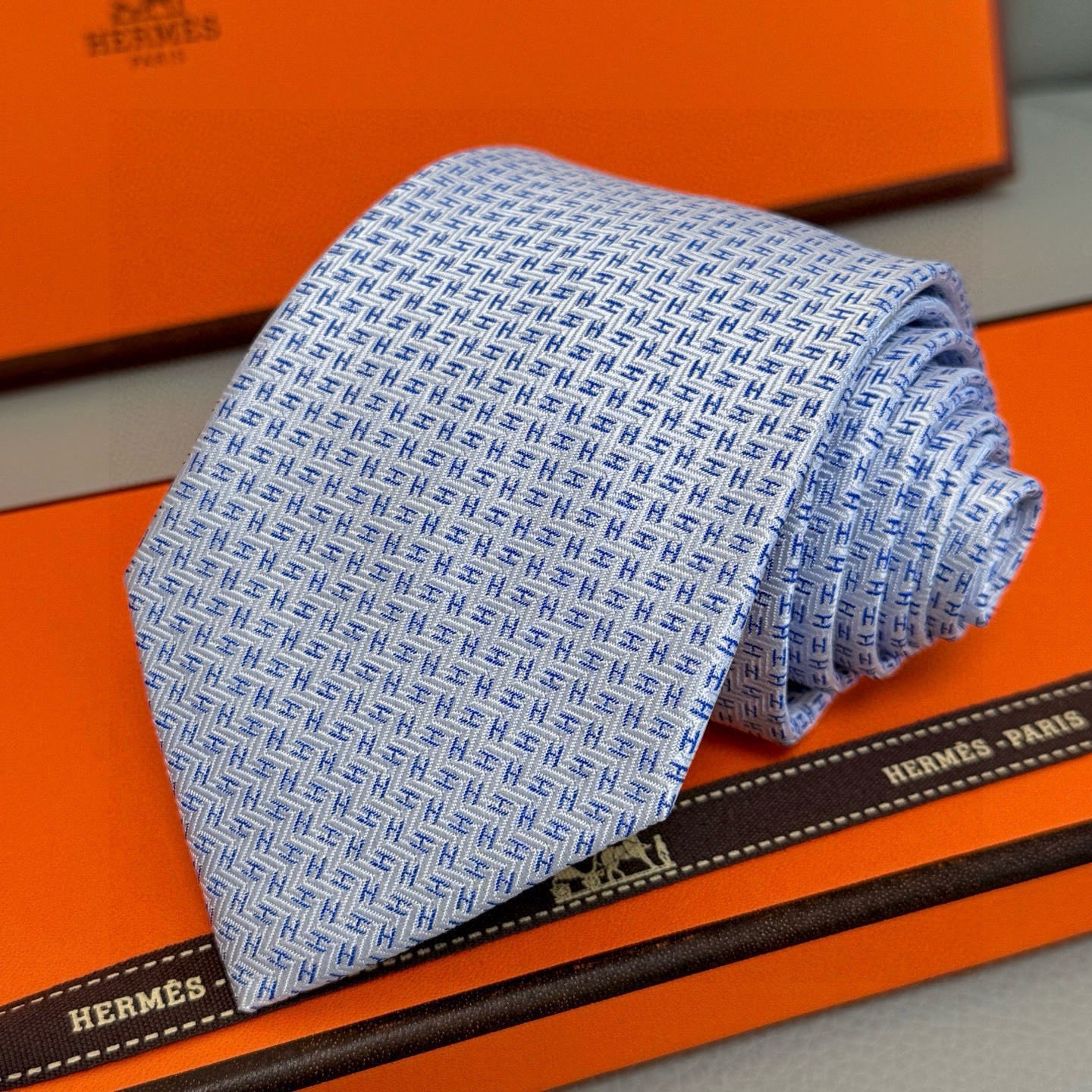 🌾男士新款领带系列【小H字母领带】👔👔，稀有H家每年都有一千条不同印花的领带面世，从最初的多以几何图案表