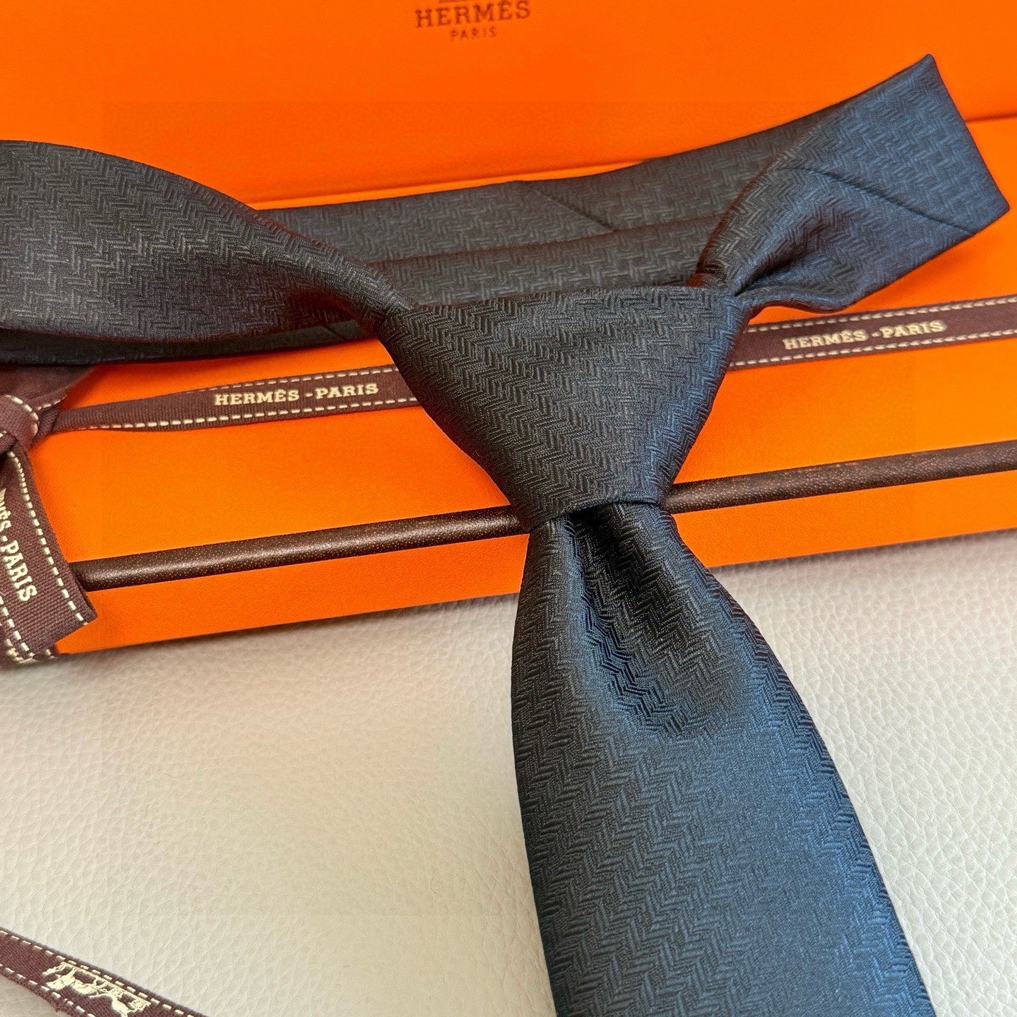 🌾男士新款领带系列【小H字母领带】👔👔，稀有H家每年都有一千条不同印花的领带面世，从最初的多以几何图案表