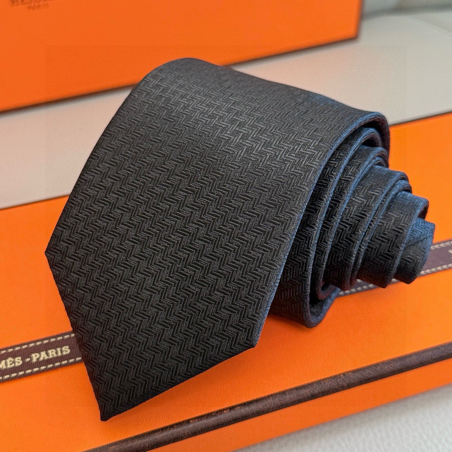 🌾男士新款领带系列【小H字母领带】👔👔，稀有H家每年都有一千条不同印花的领带面世，从最初的多以几何图案表