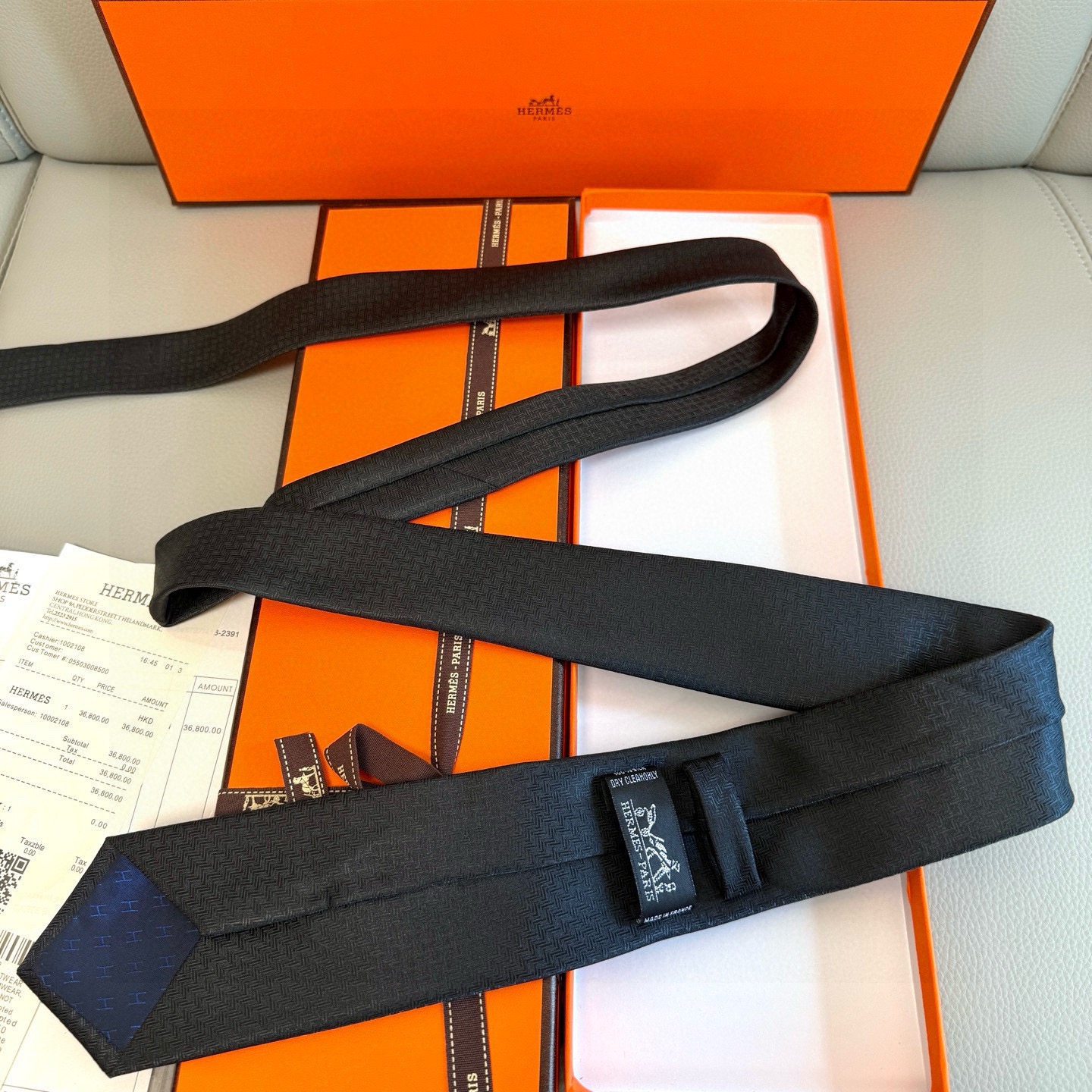 🌾男士新款领带系列【小H字母领带】👔👔，稀有H家每年都有一千条不同印花的领带面世，从最初的多以几何图案表