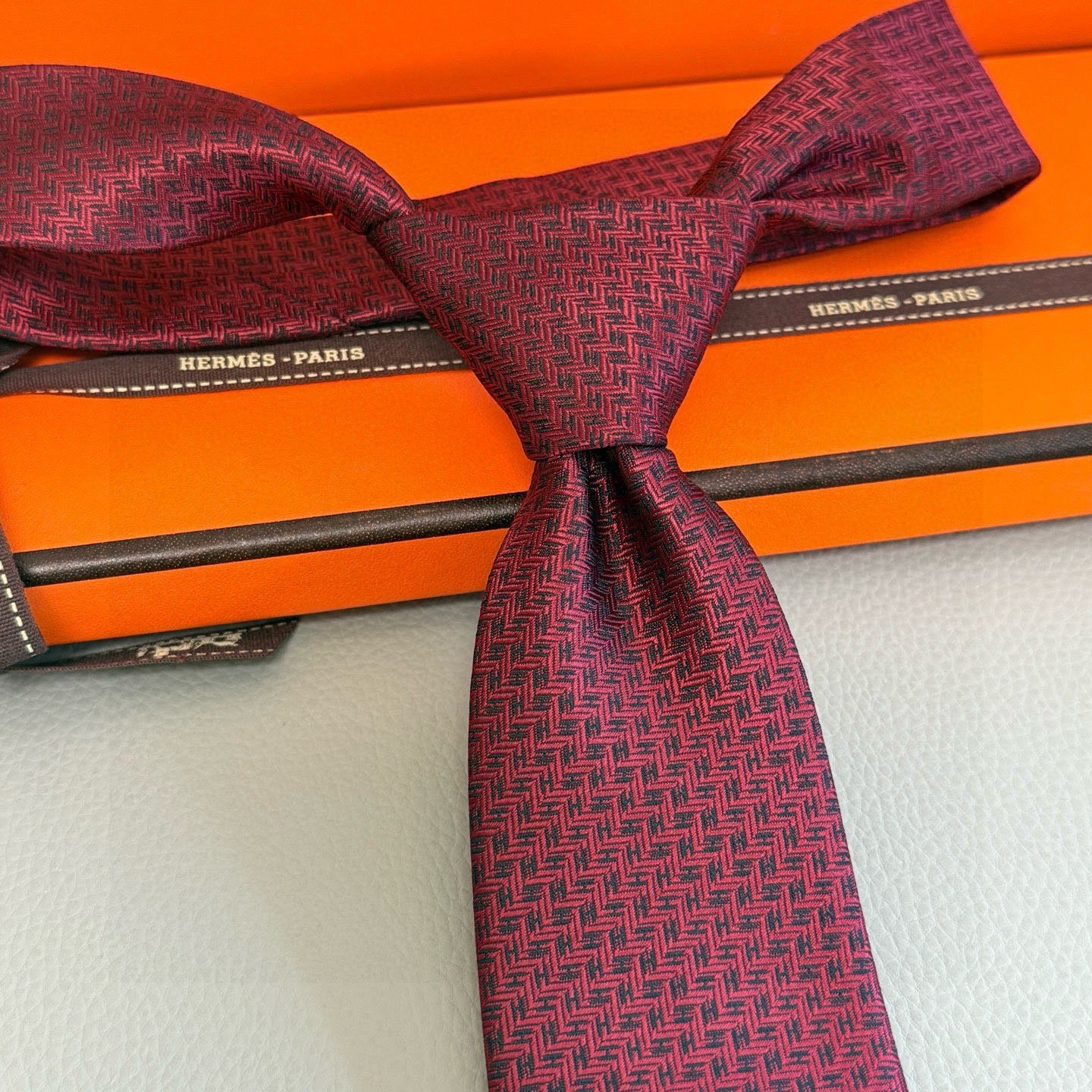 🌾男士新款领带系列【小H字母领带】👔👔，稀有H家每年都有一千条不同印花的领带面世，从最初的多以几何图案表