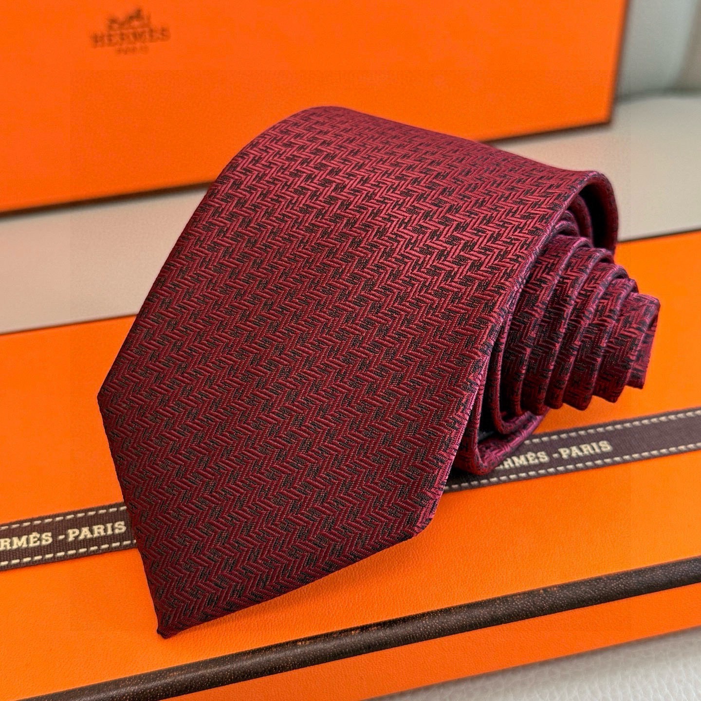 🌾男士新款领带系列【小H字母领带】👔👔，稀有H家每年都有一千条不同印花的领带面世，从最初的多以几何图案表