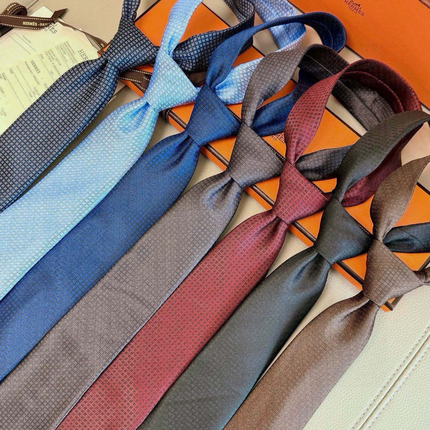 🌾男士新款领带系列【小H字母领带】👔👔，稀有H家每年都有一千条不同印花的领带面世，从最初的多以几何图案表