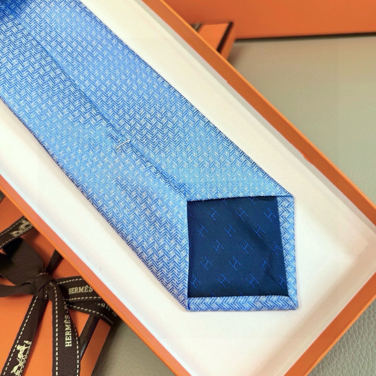 🌾男士新款领带系列【小H字母领带】👔👔，稀有H家每年都有一千条不同印花的领带面世，从最初的多以几何图案表