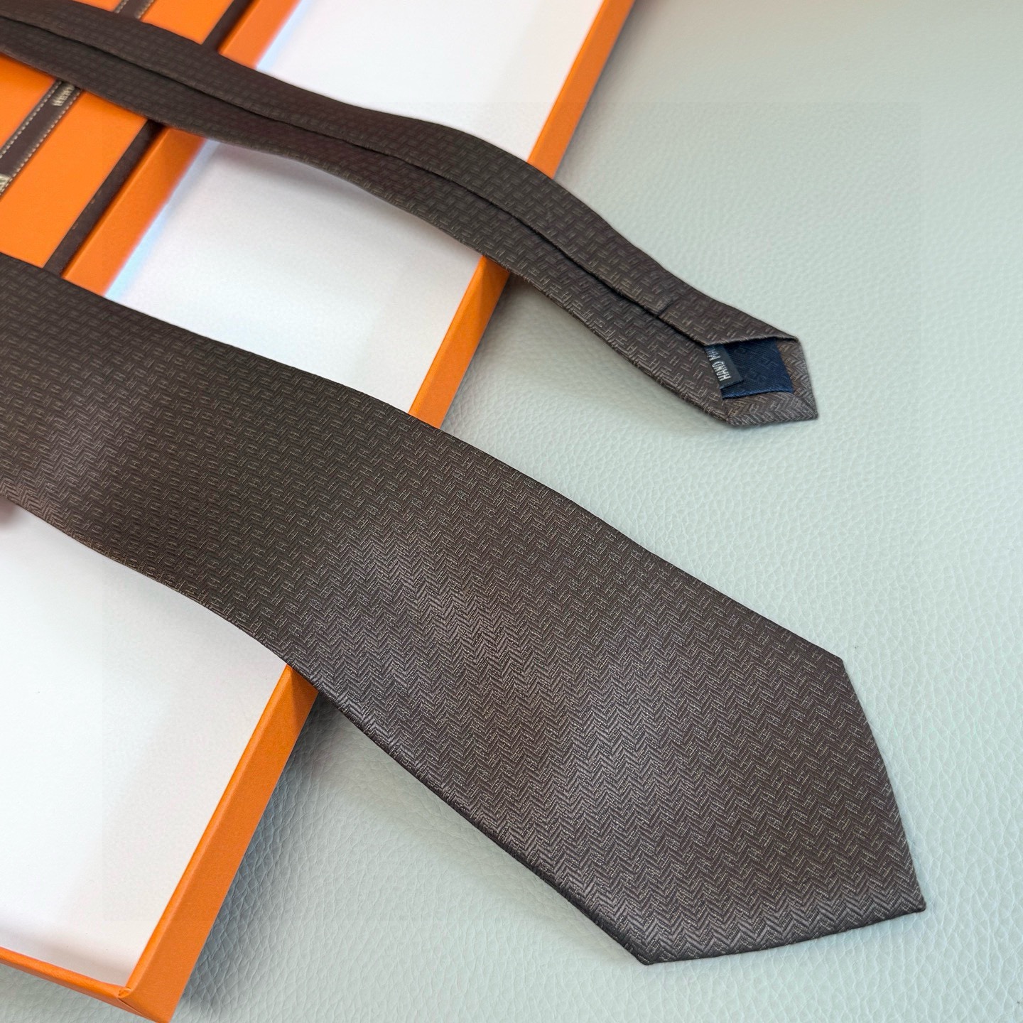 🌾男士新款领带系列【小H字母领带】👔👔，稀有H家每年都有一千条不同印花的领带面世，从最初的多以几何图案表