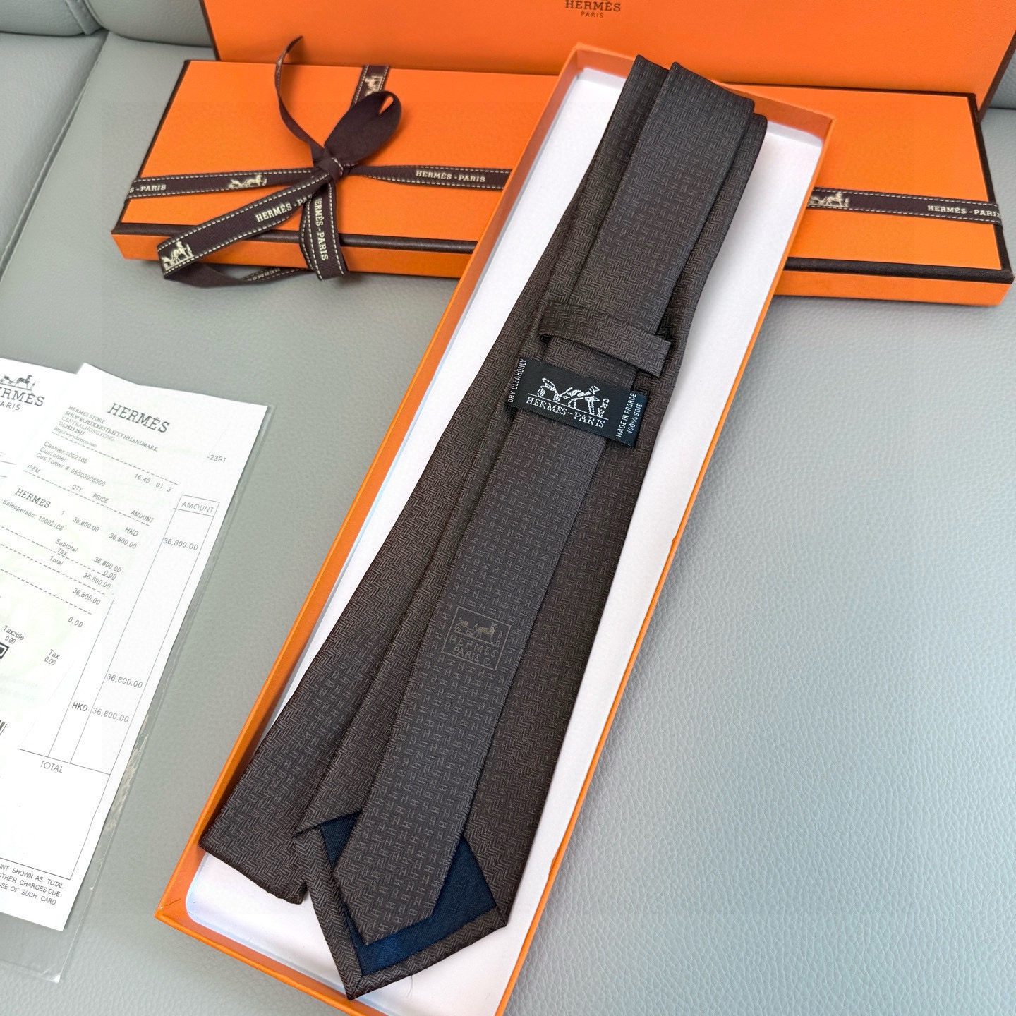 🌾男士新款领带系列【小H字母领带】👔👔，稀有H家每年都有一千条不同印花的领带面世，从最初的多以几何图案表