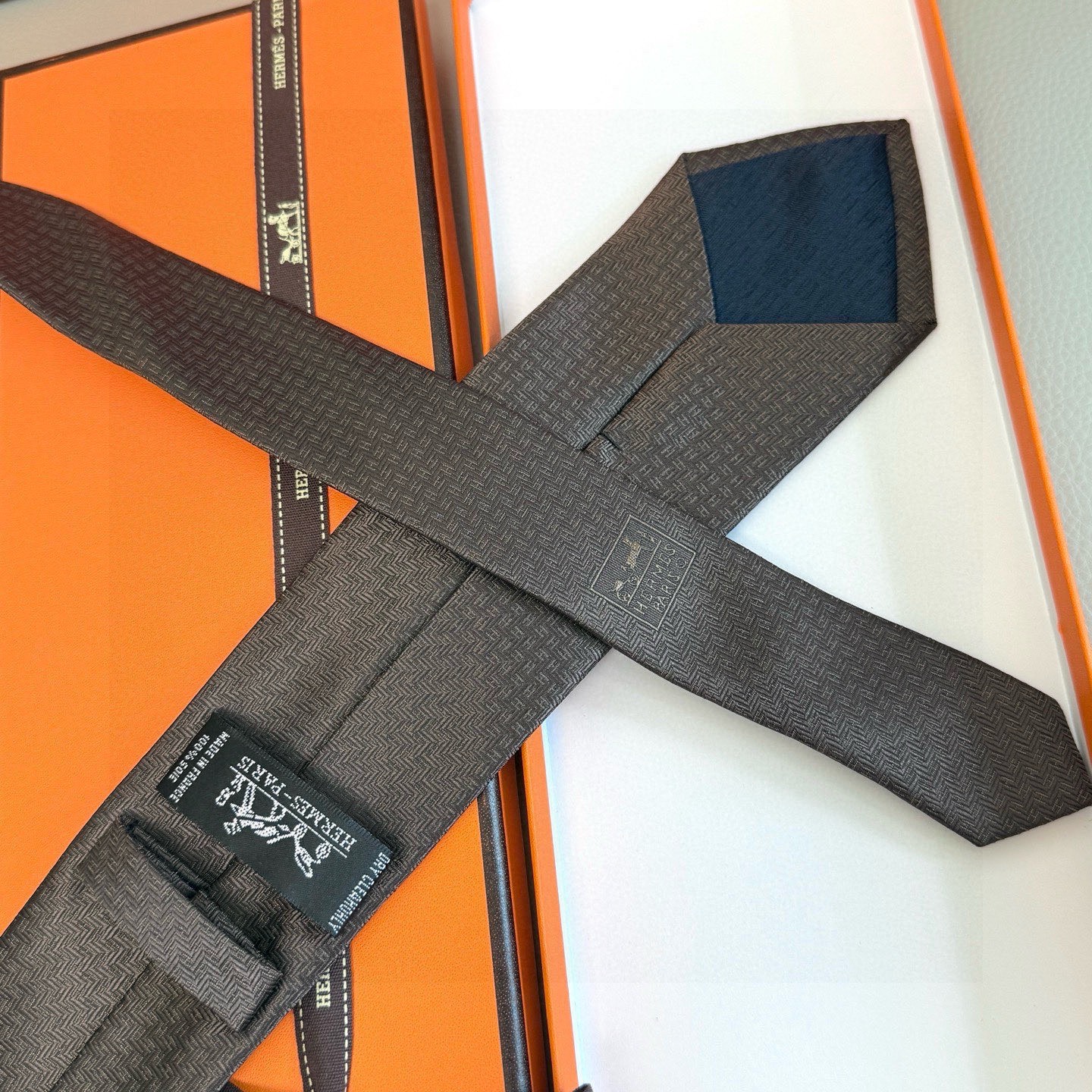 🌾男士新款领带系列【小H字母领带】👔👔，稀有H家每年都有一千条不同印花的领带面世，从最初的多以几何图案表