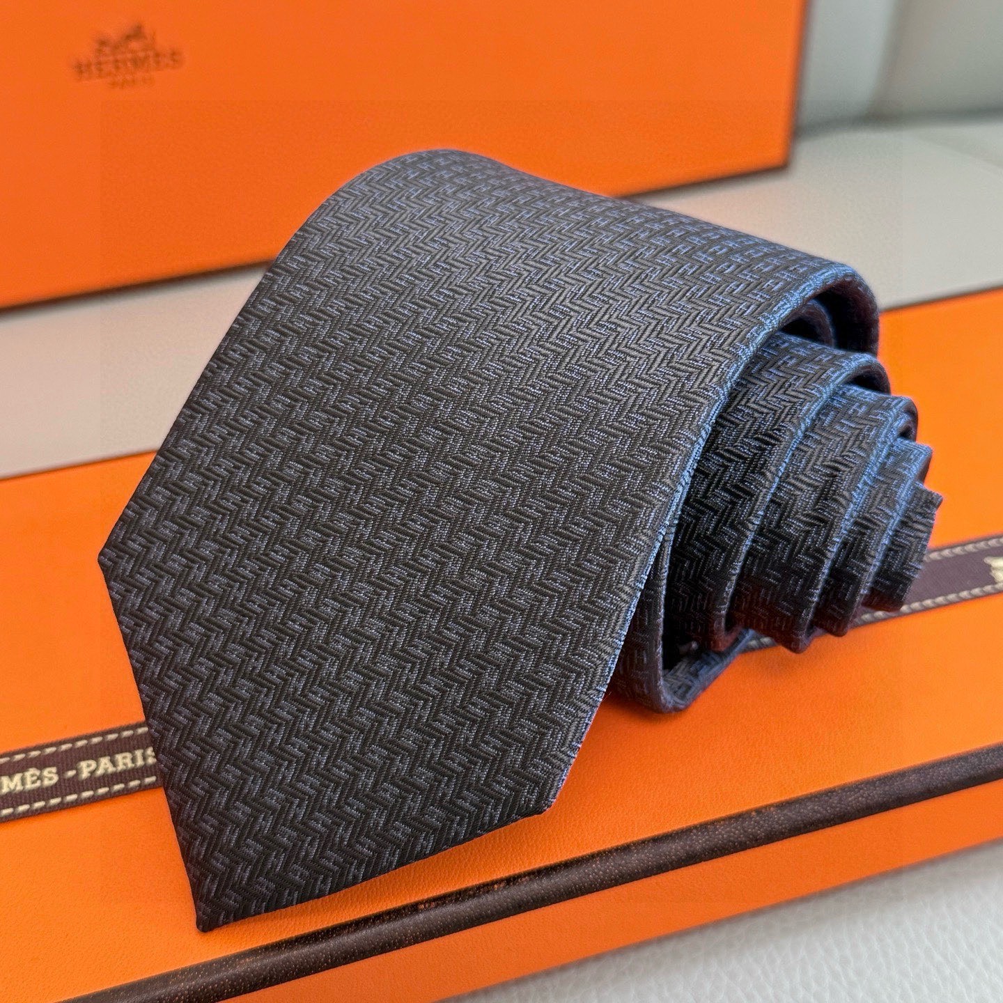 🌾男士新款领带系列【小H字母领带】👔👔，稀有H家每年都有一千条不同印花的领带面世，从最初的多以几何图案表