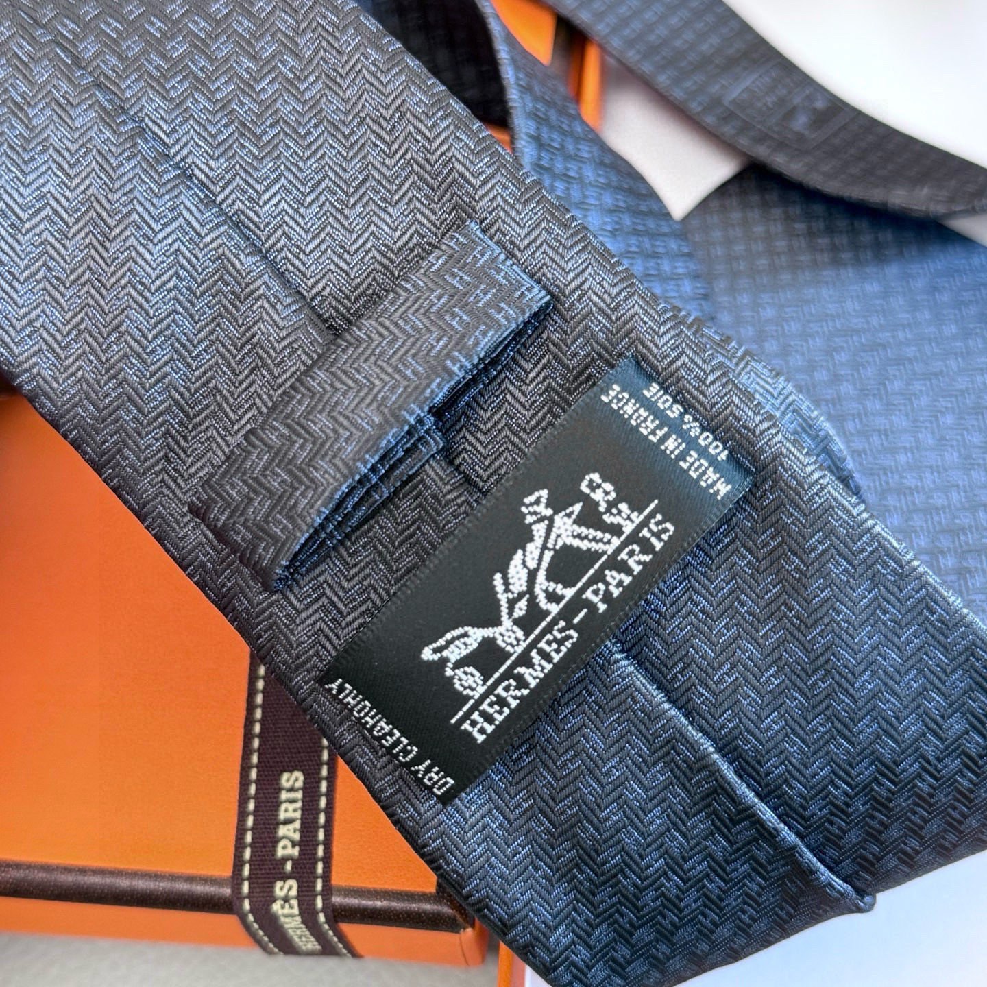 🌾男士新款领带系列【小H字母领带】👔👔，稀有H家每年都有一千条不同印花的领带面世，从最初的多以几何图案表