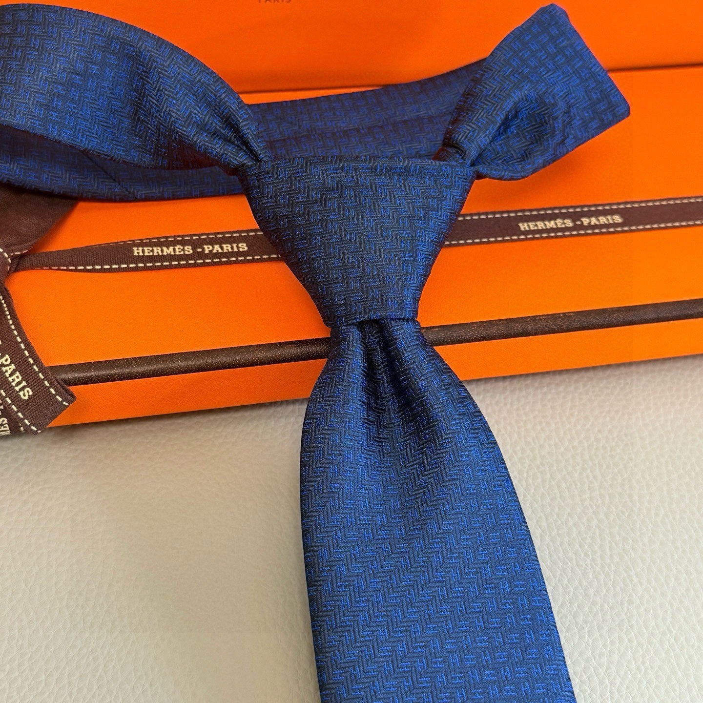 🌾男士新款领带系列【小H字母领带】👔👔，稀有H家每年都有一千条不同印花的领带面世，从最初的多以几何图案表