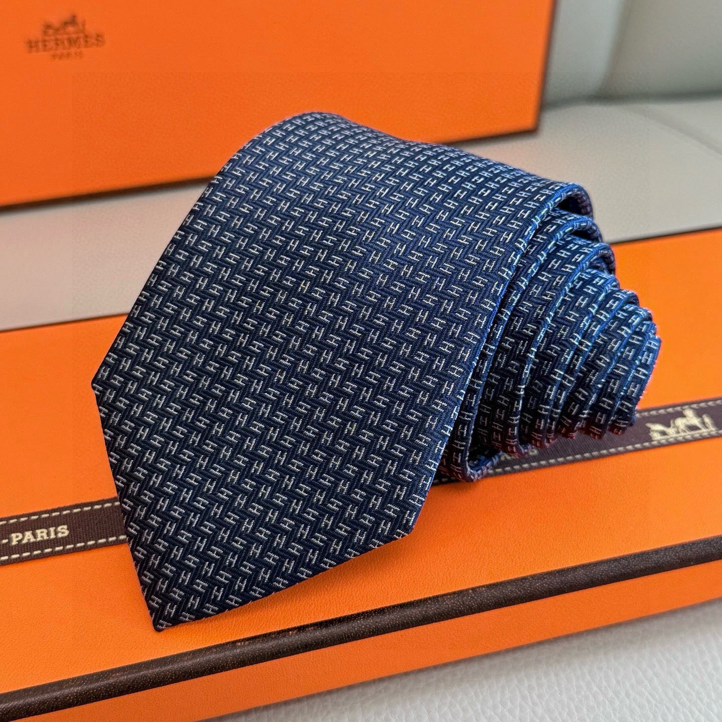 🌾男士新款领带系列【小H字母领带】👔👔，稀有H家每年都有一千条不同印花的领带面世，从最初的多以几何图案表