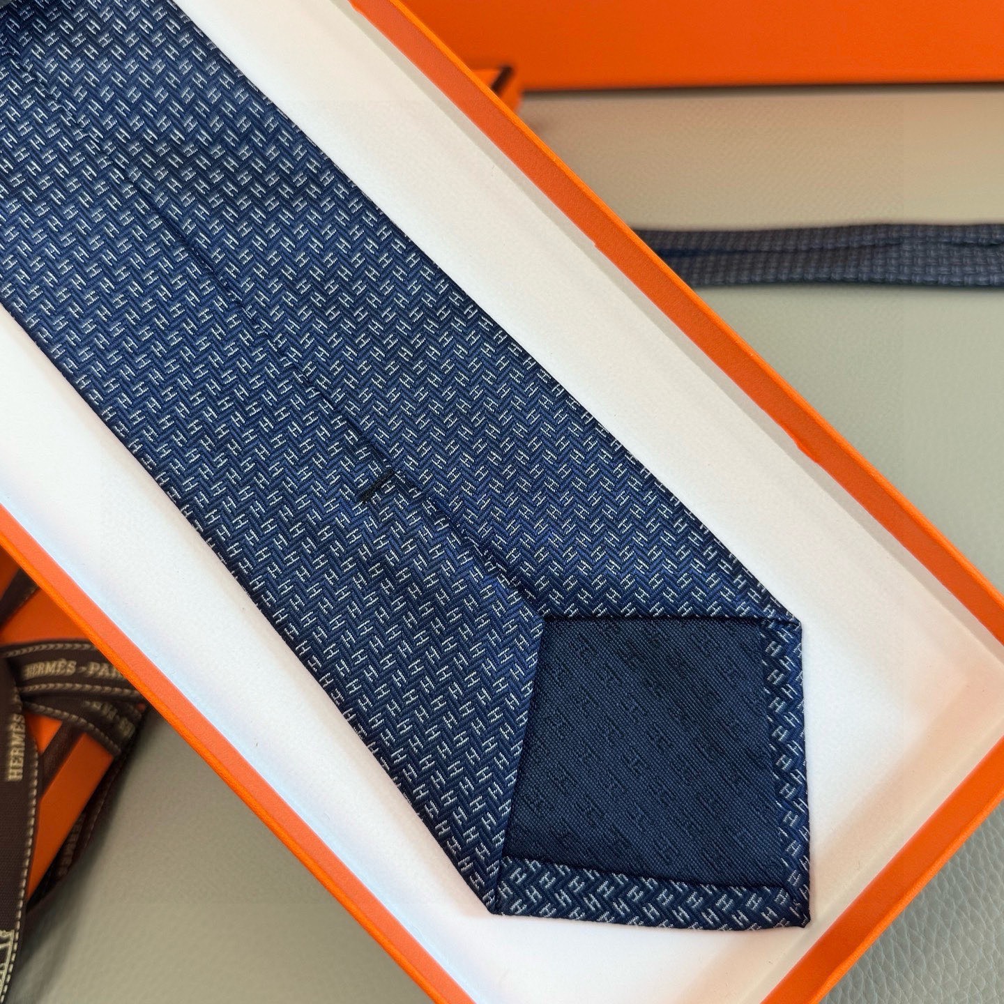 🌾男士新款领带系列【小H字母领带】👔👔，稀有H家每年都有一千条不同印花的领带面世，从最初的多以几何图案表