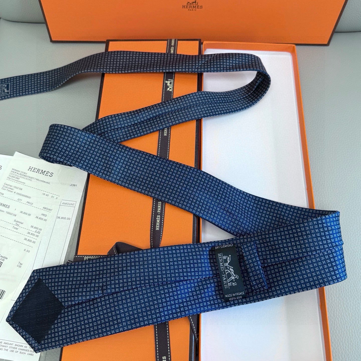 🌾男士新款领带系列【小H字母领带】👔👔，稀有H家每年都有一千条不同印花的领带面世，从最初的多以几何图案表