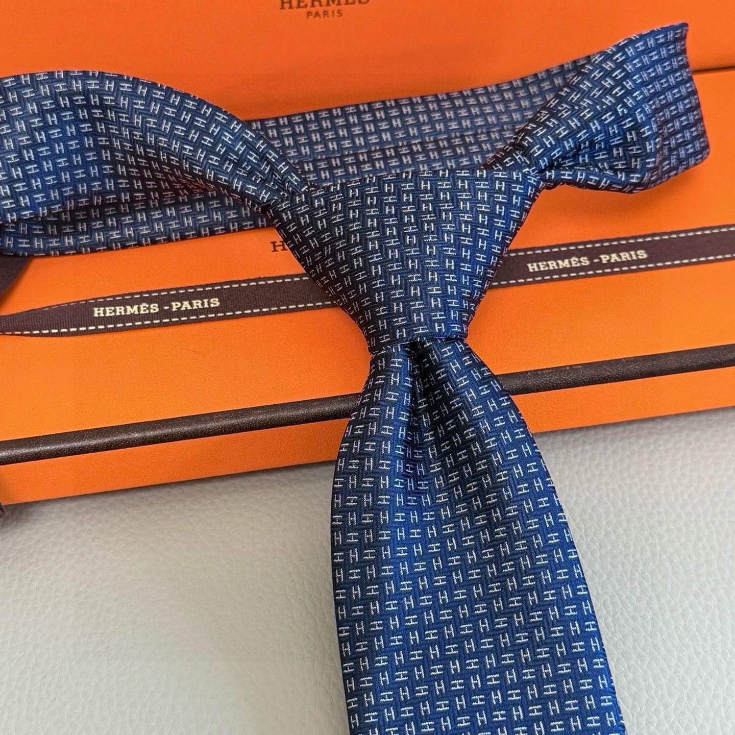 🌾男士新款领带系列【小H字母领带】👔👔，稀有H家每年都有一千条不同印花的领带面世，从最初的多以几何图案表